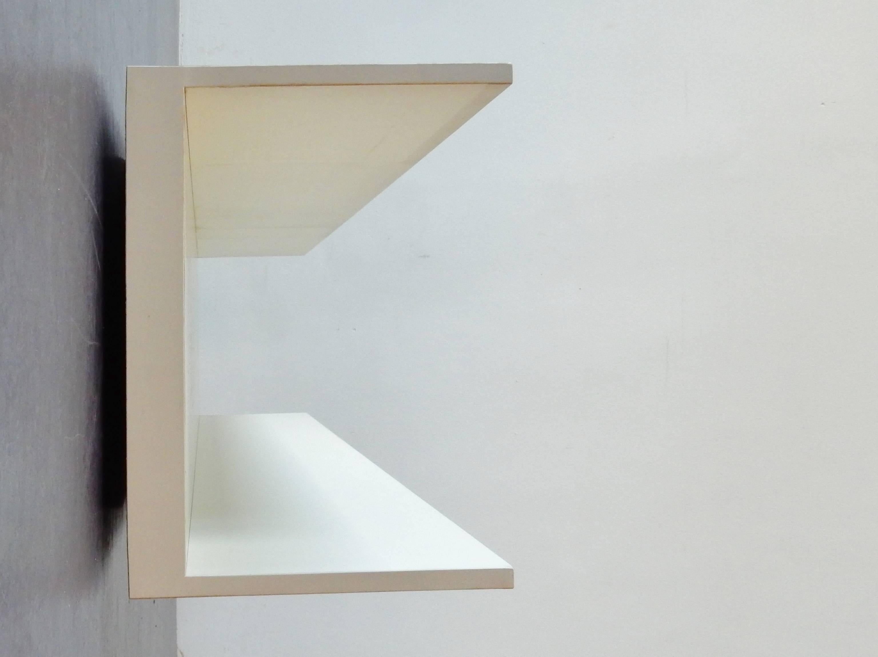 Very good-looking set of two white laminated bookshelves. A design by Walter Wirz for Wilhelm Renz. German modernist design, simple and elegant. Both are in a very good condition with some signs of age. Price is for the set of two shelves.