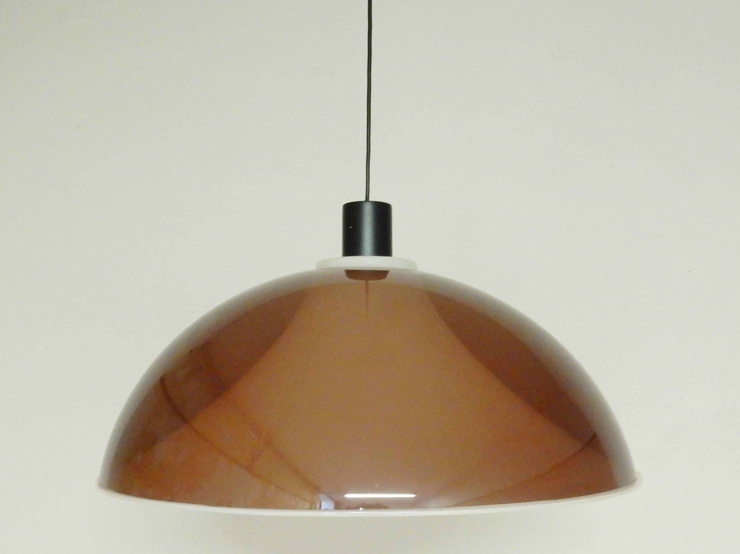 This is a very large plexiglass pendant light with a diameter of 55 cm. This model is more often seen as a floor lamp and attributed to Gino Sarfatti for Arteluce.
A beautiful light that consist out of two shades on top of each other. When lit, a