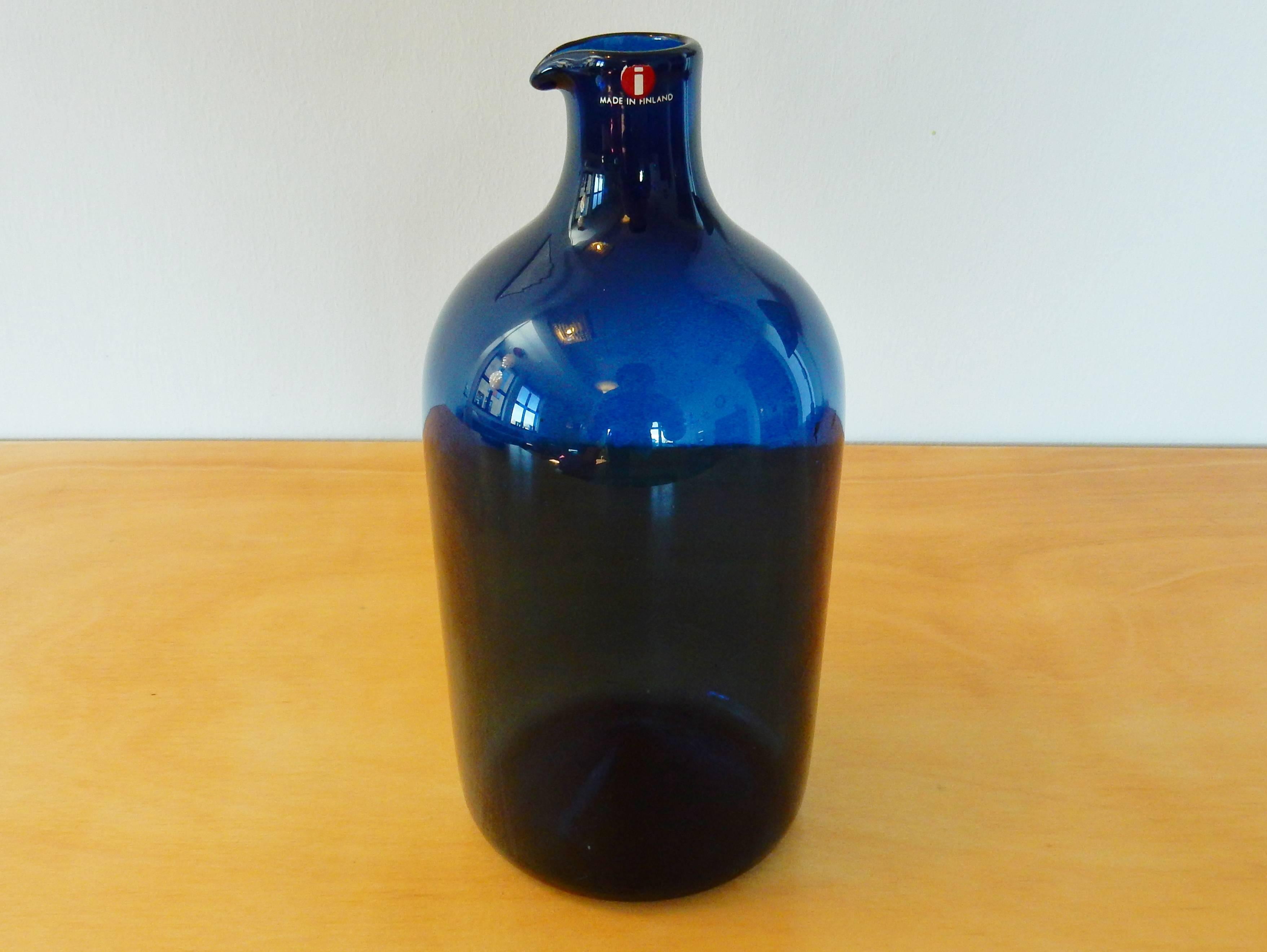 Modell „I-400“ gerade Vogelflasche von Timo Sarpaneva für Iittala, Finnland, 1956 (Mitte des 20. Jahrhunderts) im Angebot