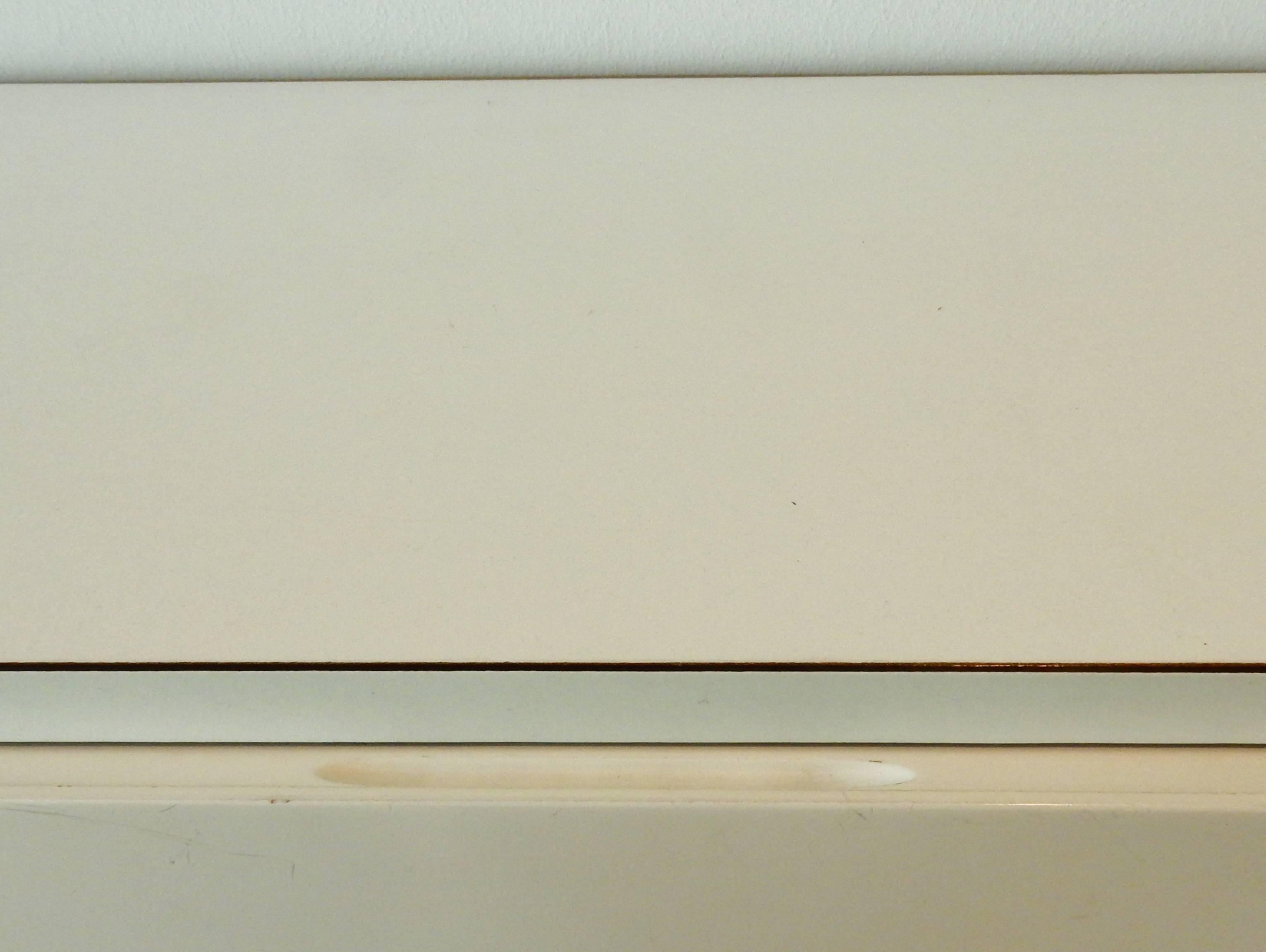 The 'Borculo' is a series of cabinets that was designed by Marting Visser for 't Spectrum. The first designs of these series are from 1957. The collection of 1964 was designed in corporation with Jos Manders. This cabinet is the Borculo-model ww85.