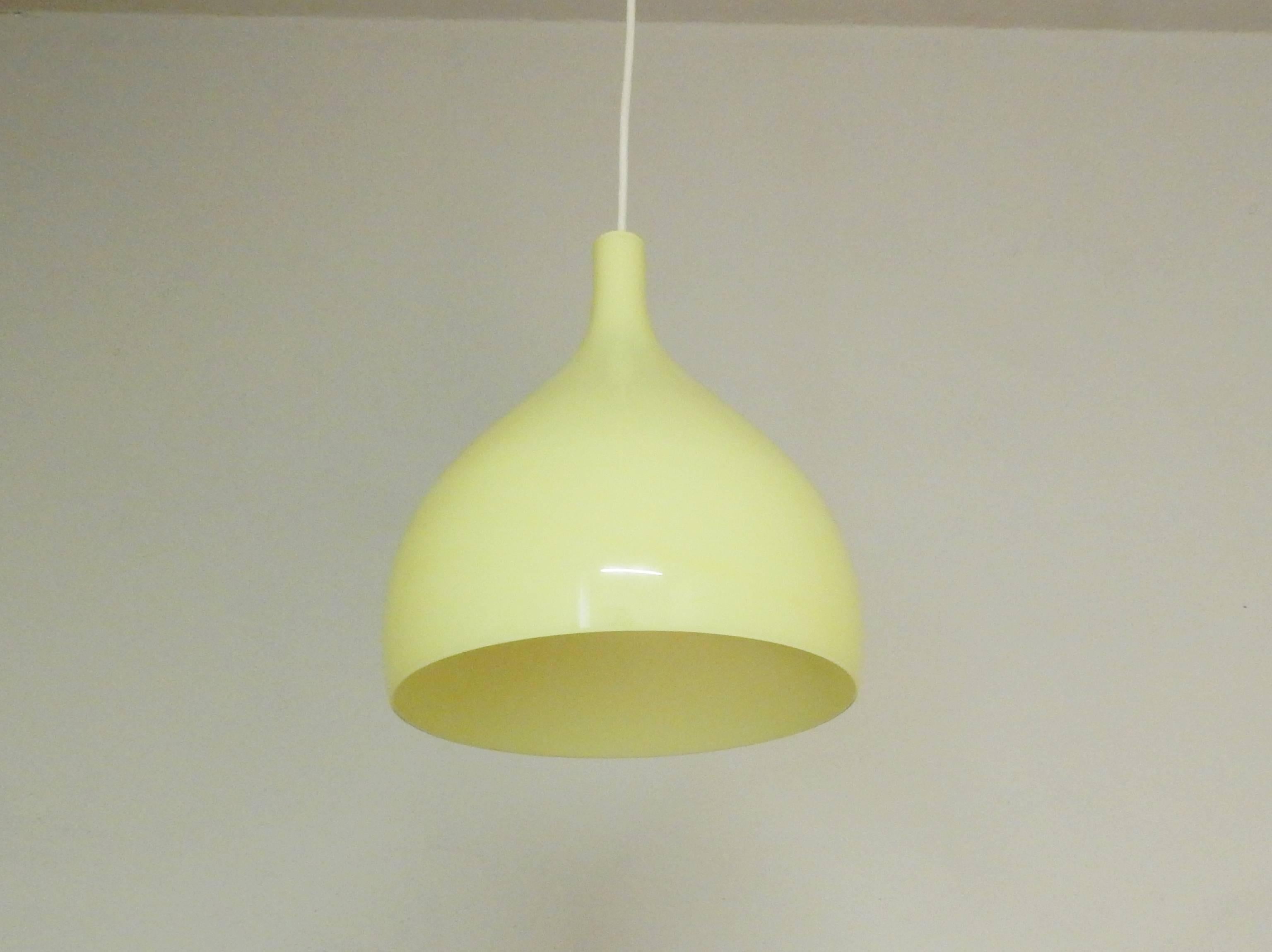 Soft Yellow Glass Pendant Light by Massimo Vignelli for Venini, Italy, 1960s In Excellent Condition In Steenwijk, NL