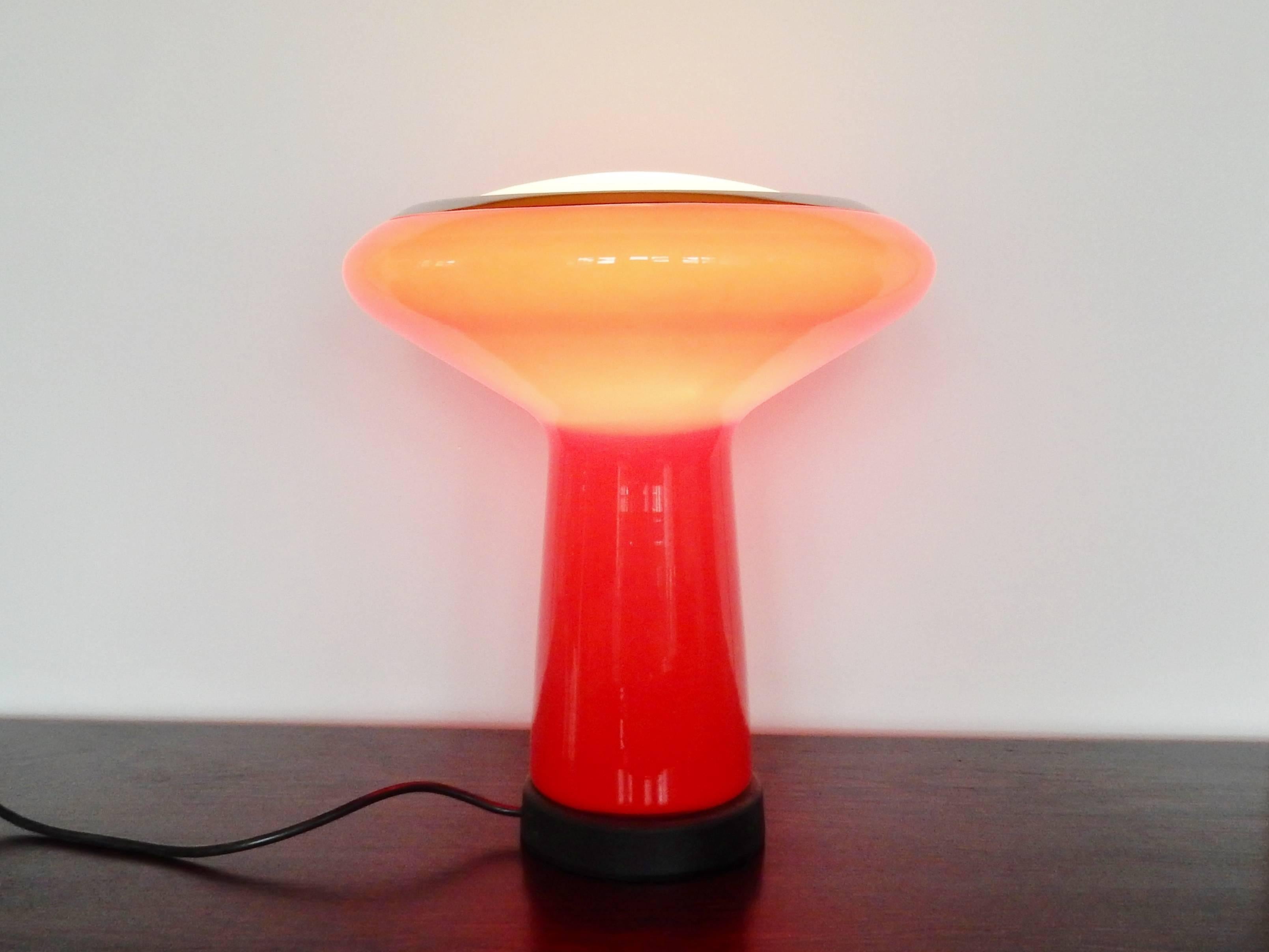 Very nice red glass table lamp by Hiemstra Evolux with a chrome ring and a white matted glass top. This table lamp gives a lovely soft light to a room and with the white glass diffuser giving some good light upwards.
This light is in a very good