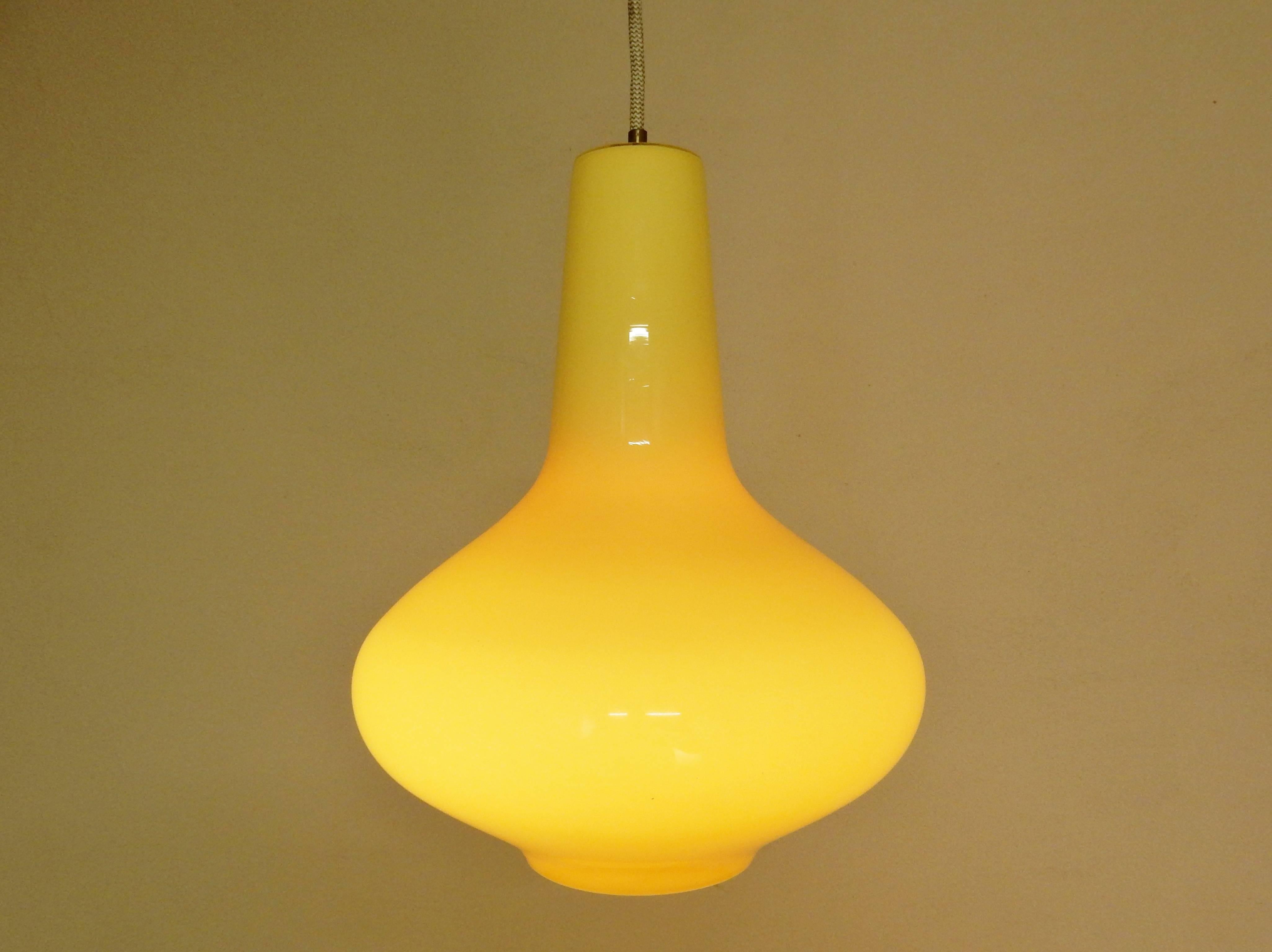 Mid-Century Modern Soft Yellow Glass Pendant Light by Massimo Vignelli for Venini. Italy, 1960s