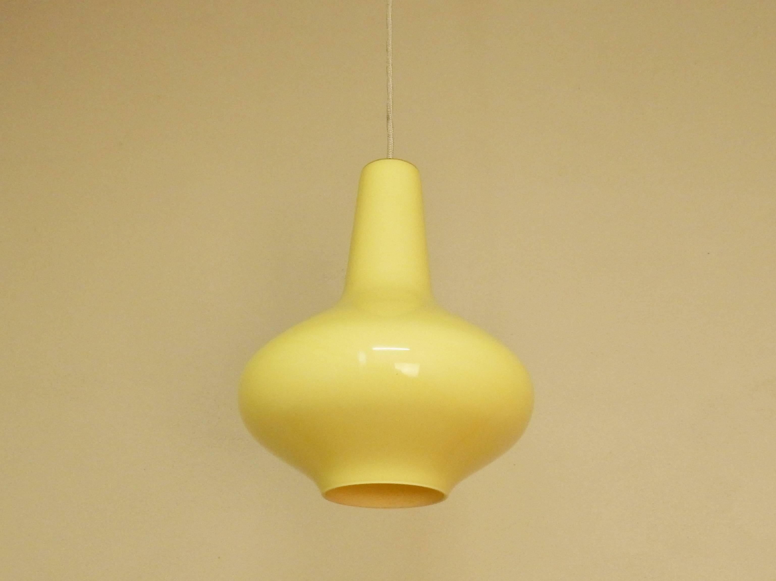 Mid-20th Century Soft Yellow Glass Pendant Light by Massimo Vignelli for Venini. Italy, 1960s