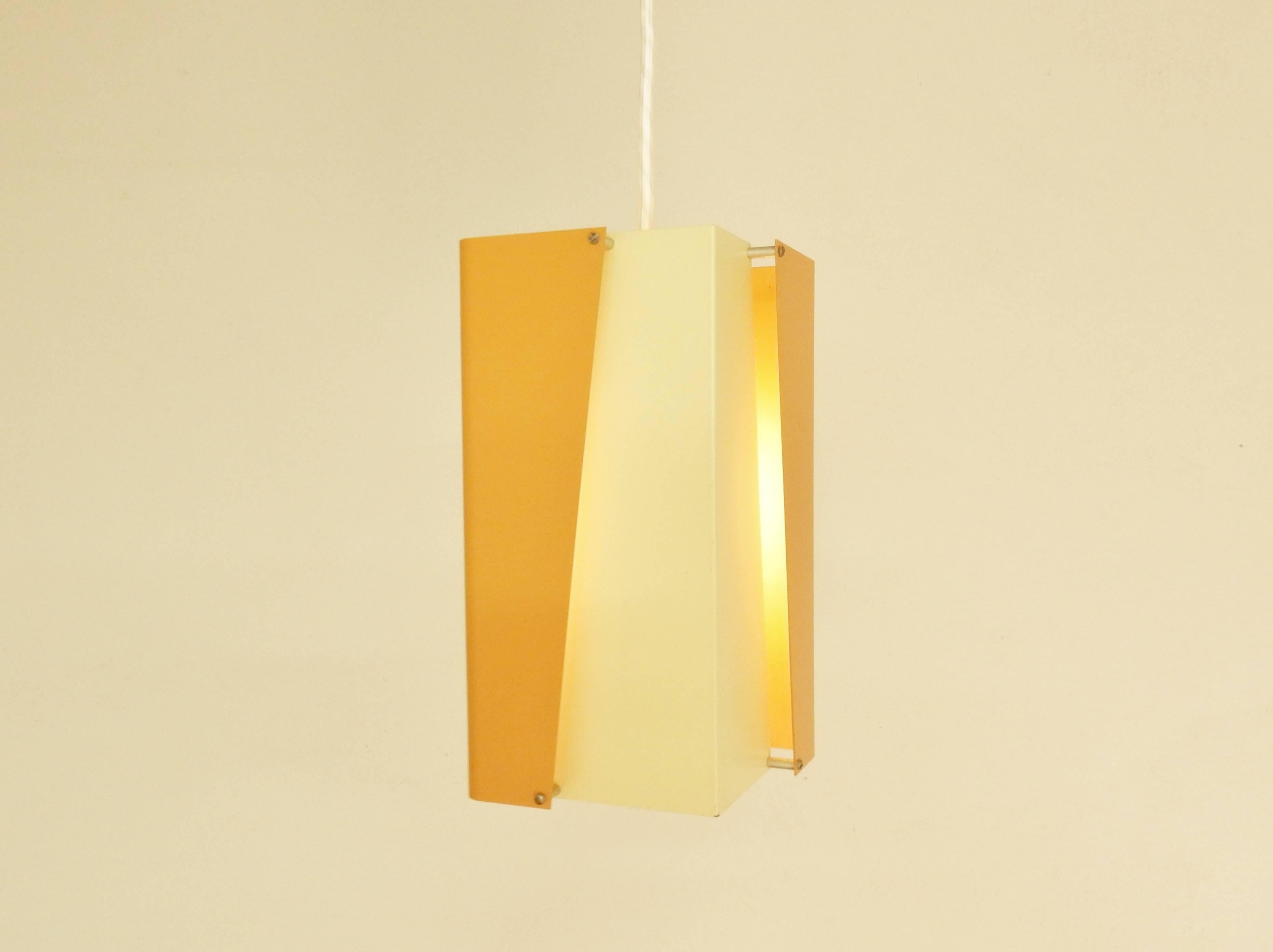 Mid-Century Modern Lampe à suspension de design danois par Lyfa, Danemark, années 1960 en vente