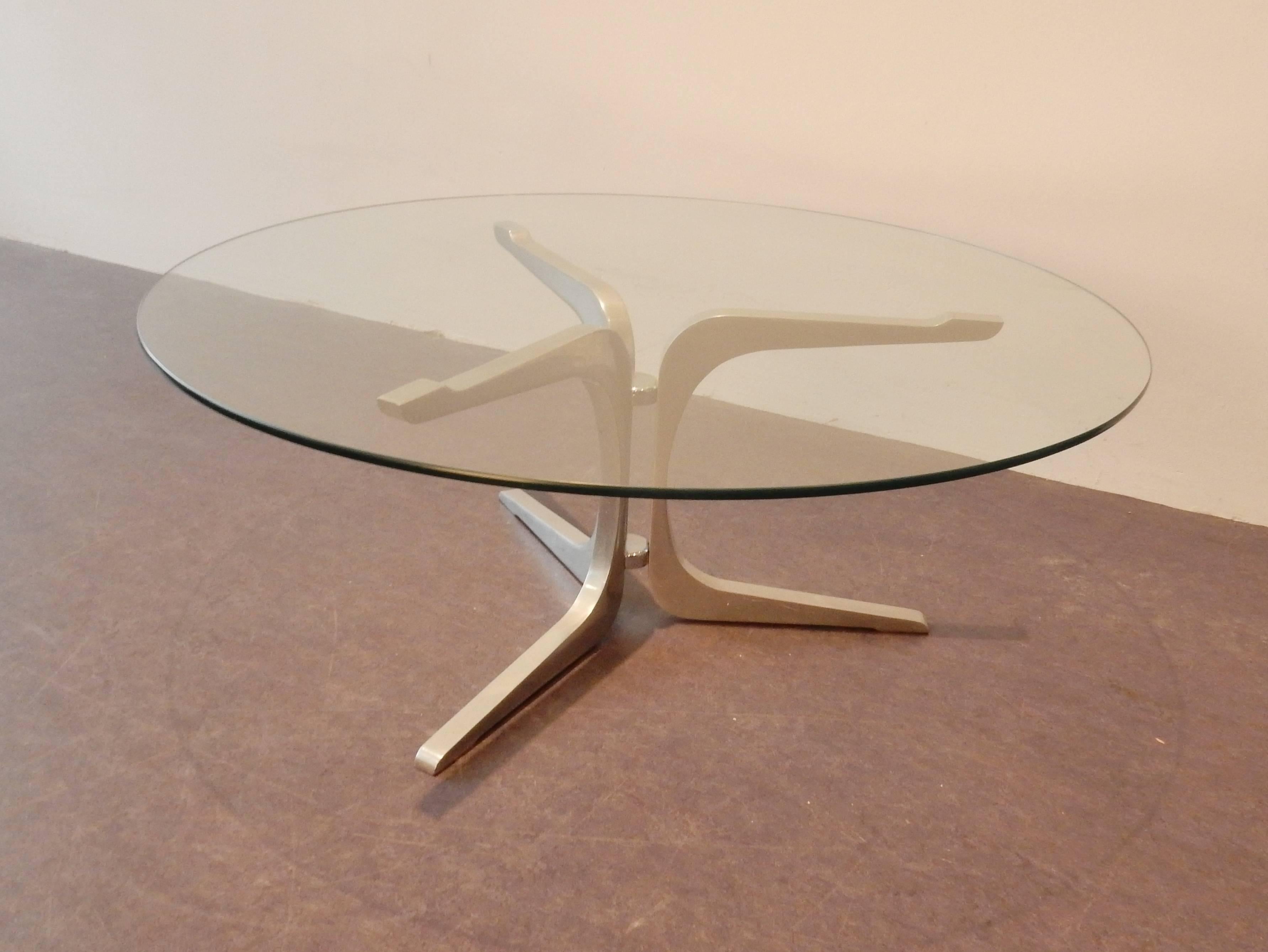 Mid-Century Modern Table basse en aluminium et verre du milieu du siècle dernier, années 1960 en vente