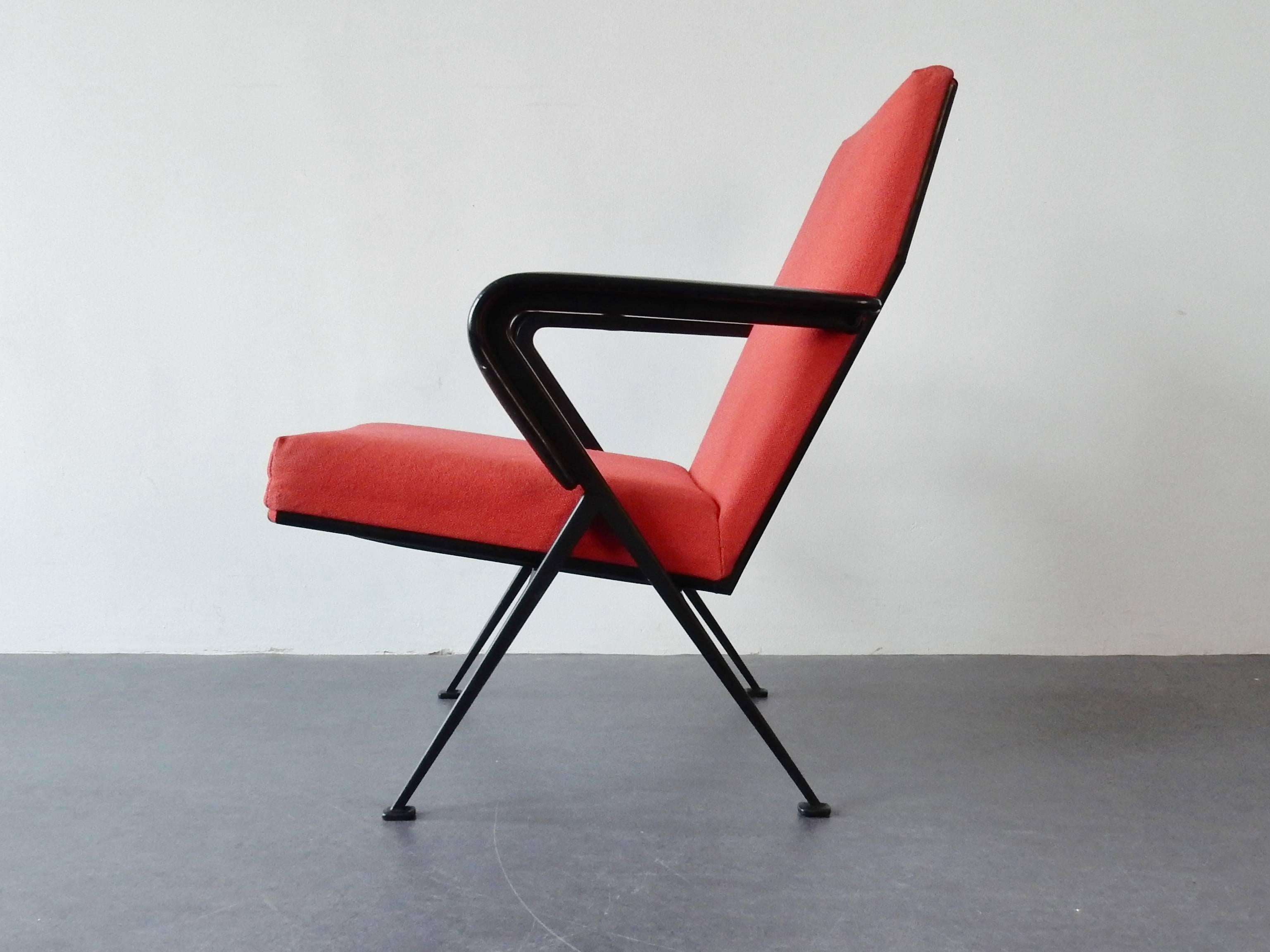 Lacquered Model 'Repose' Armchair by Friso Kramer for Ahrend de Cirkel, Netherlands, 1965 For Sale