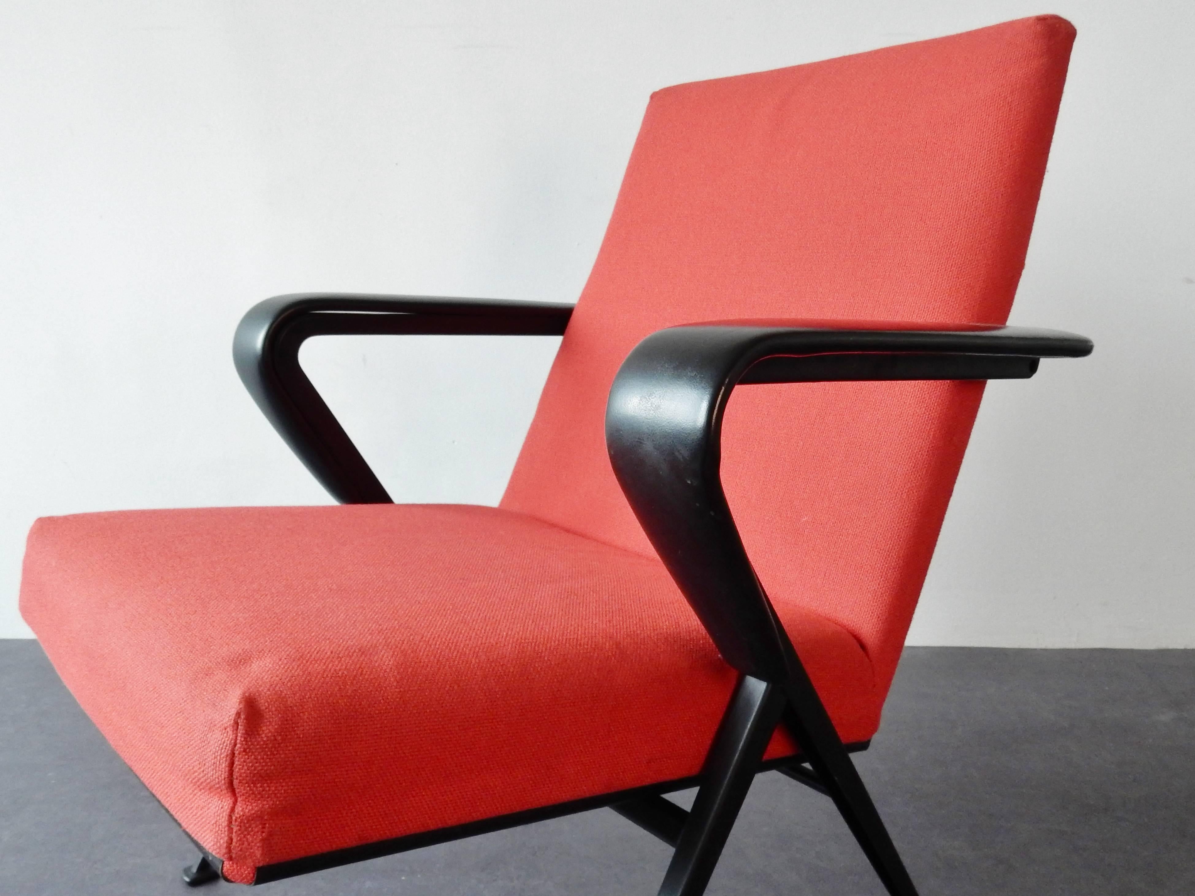 Model 'Repose' Armchair by Friso Kramer for Ahrend de Cirkel, Netherlands, 1965 In Good Condition For Sale In Steenwijk, NL