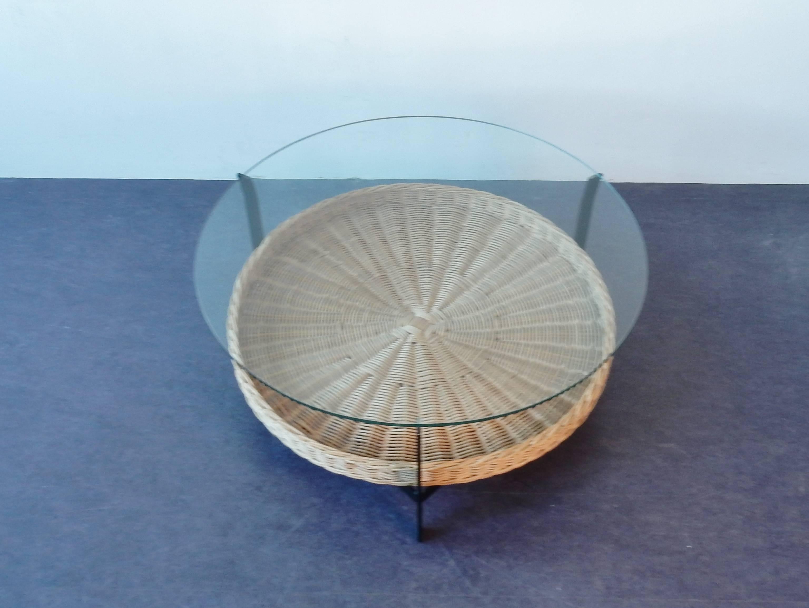 The design of this table does show similarities to the designs and productions of Janni Van Pelt, Martin Visser or Rohé. A table of Dutch origin in a very good condition. Some light scratches to the glass top from use. The glass has two little spots