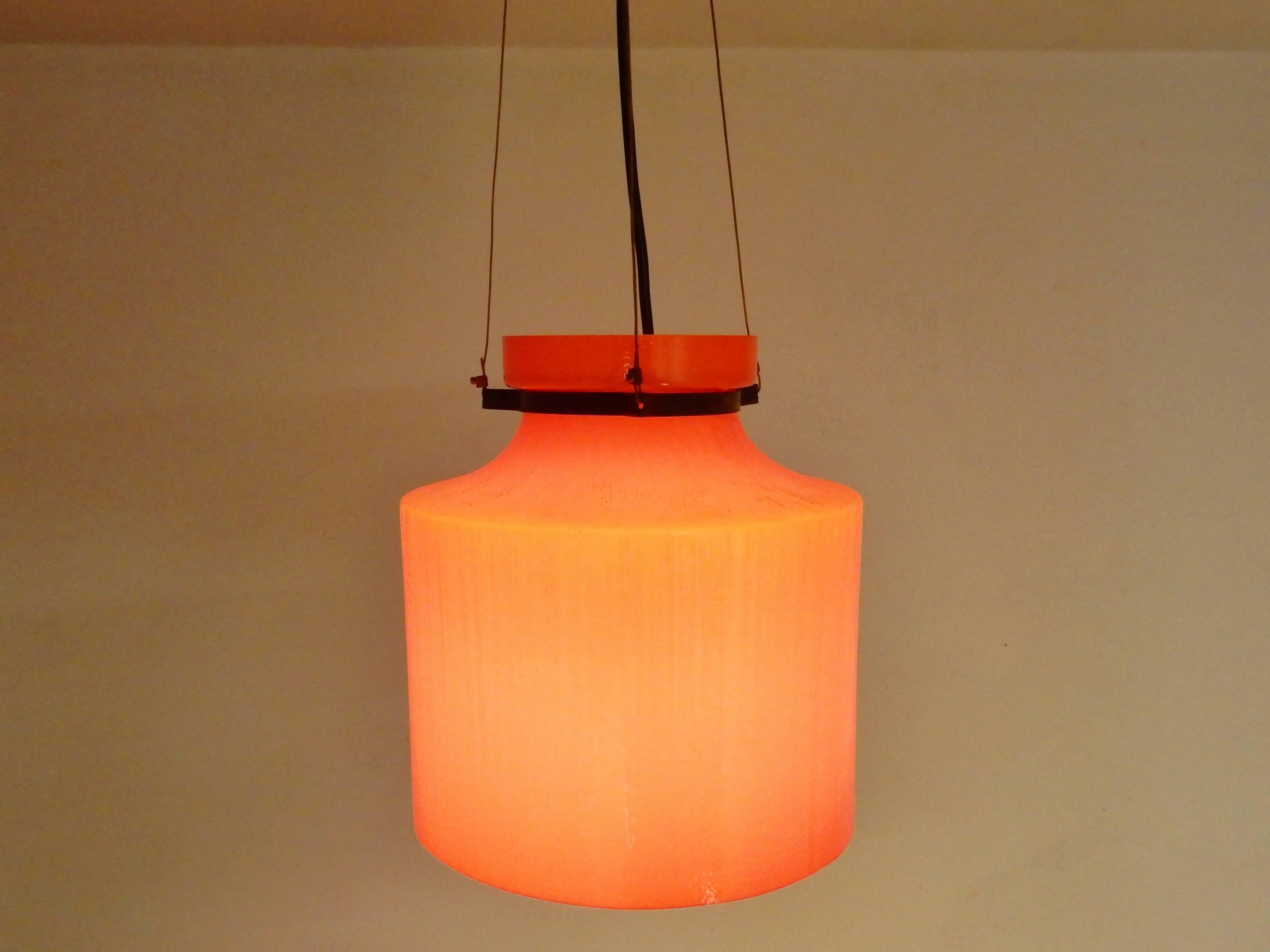 Ripple Structure Glass Pendant Light from Indoor, Netherlands, Early 1970s In Good Condition For Sale In Steenwijk, NL