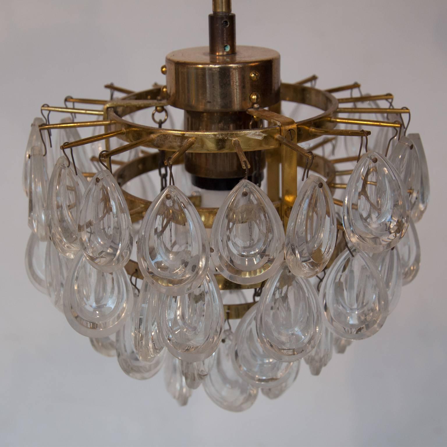 Brass Small Italian Mid-Century Chandelier in the Style of Sciolari For Sale