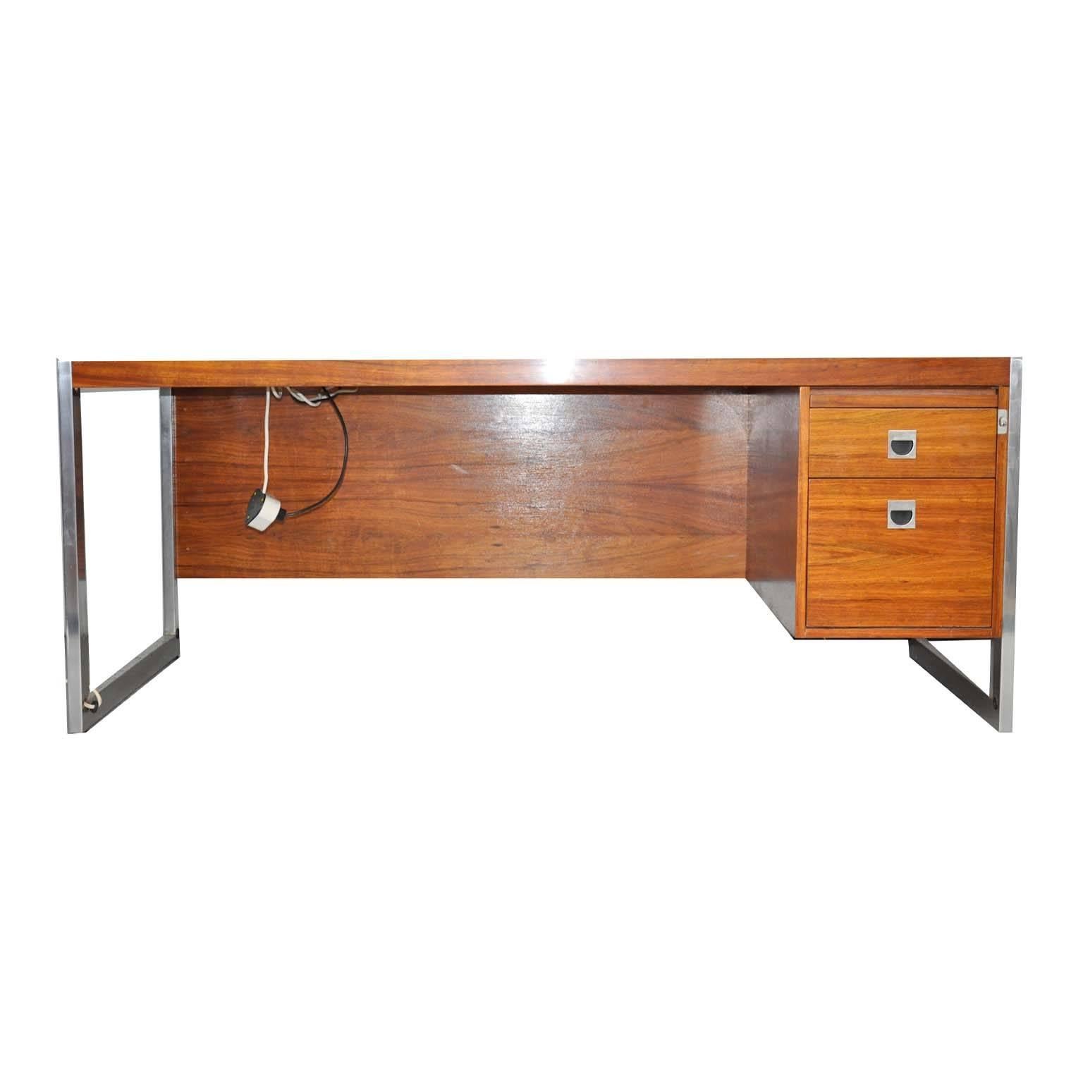 Solid executive desk with rosewood top, back and drawers and metal frame.
This desk has a built in socket and plug.