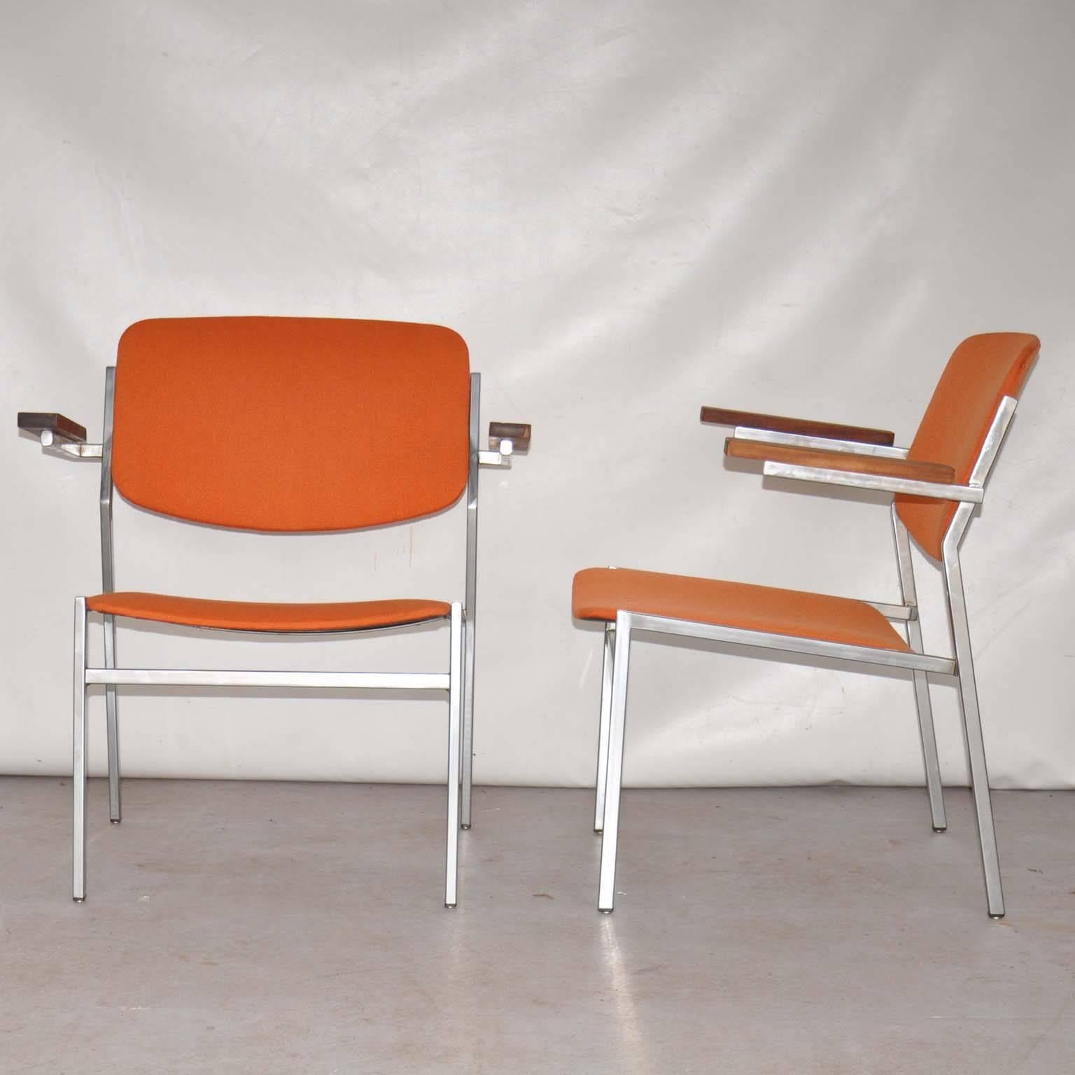Metal lounge chairs with wooden armrests. Orange upholstery is in good condition.
Attributed to Martin Visser.