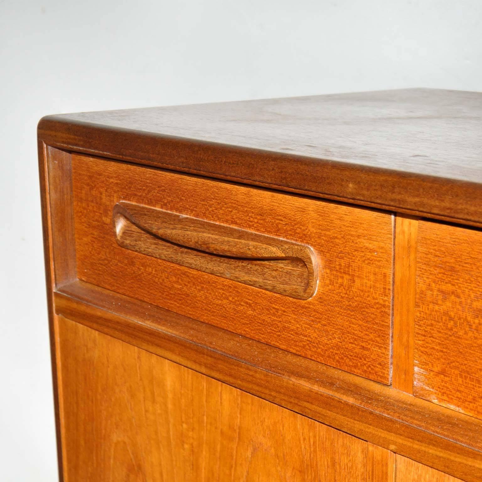 Victor Wilkins for G-Plan Sideboard, 1960s In Good Condition For Sale In Lijnden, Noord-Holland