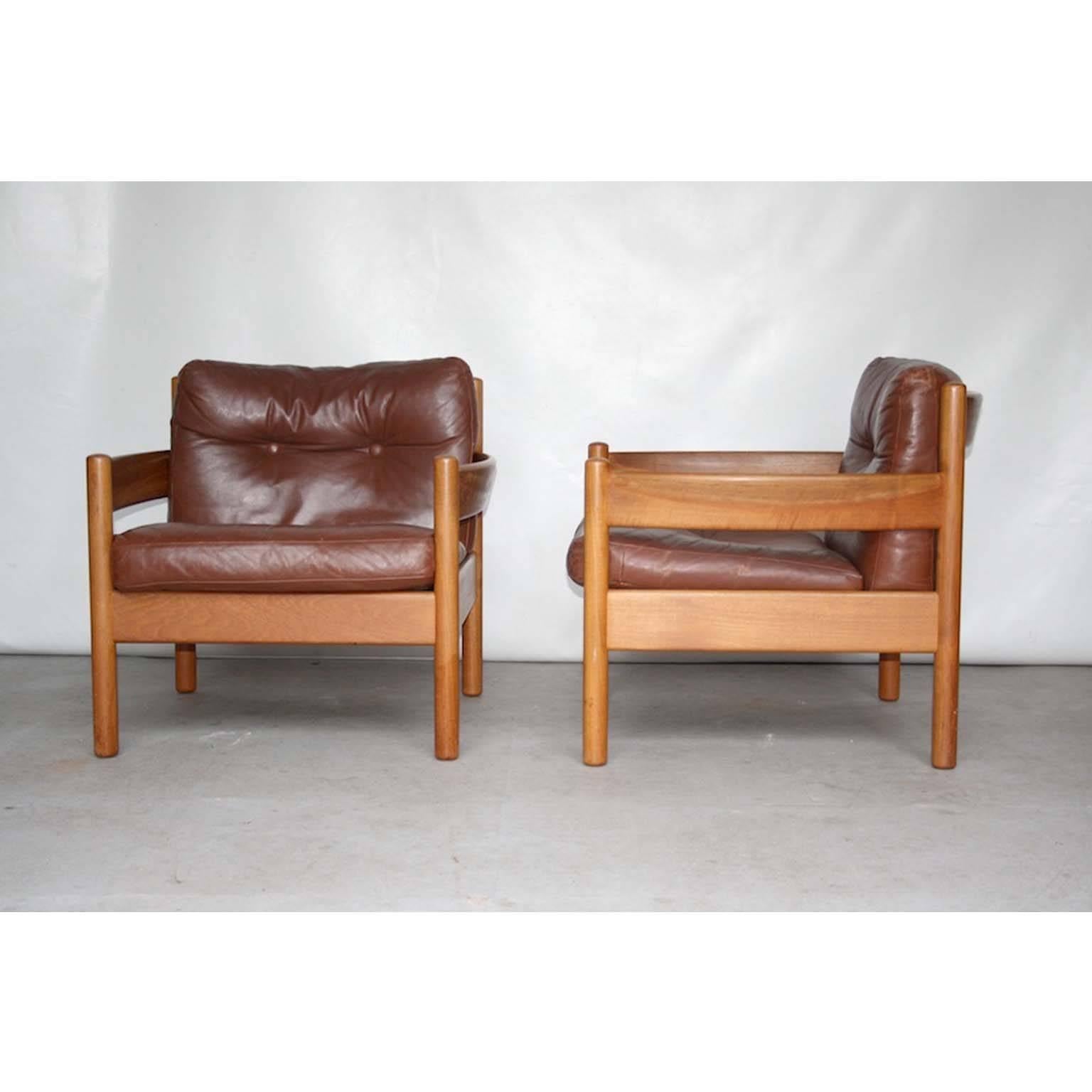 Mid-Century Modern Lodge or Cottage Style Mid-Century Scandinavian Leather Lounge Chairs, 1960s