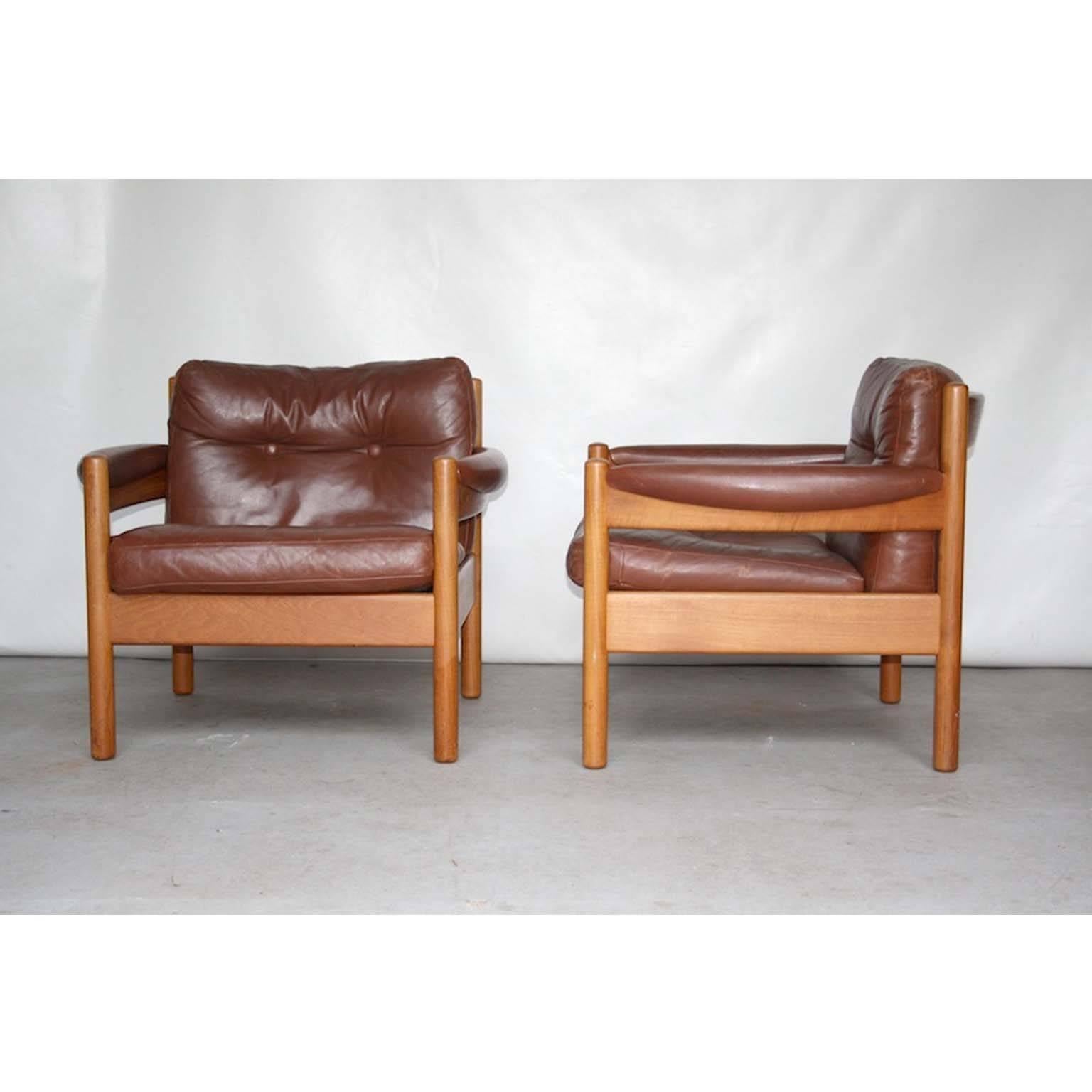 Mid-20th Century Lodge or Cottage Style Mid-Century Scandinavian Leather Lounge Chairs, 1960s