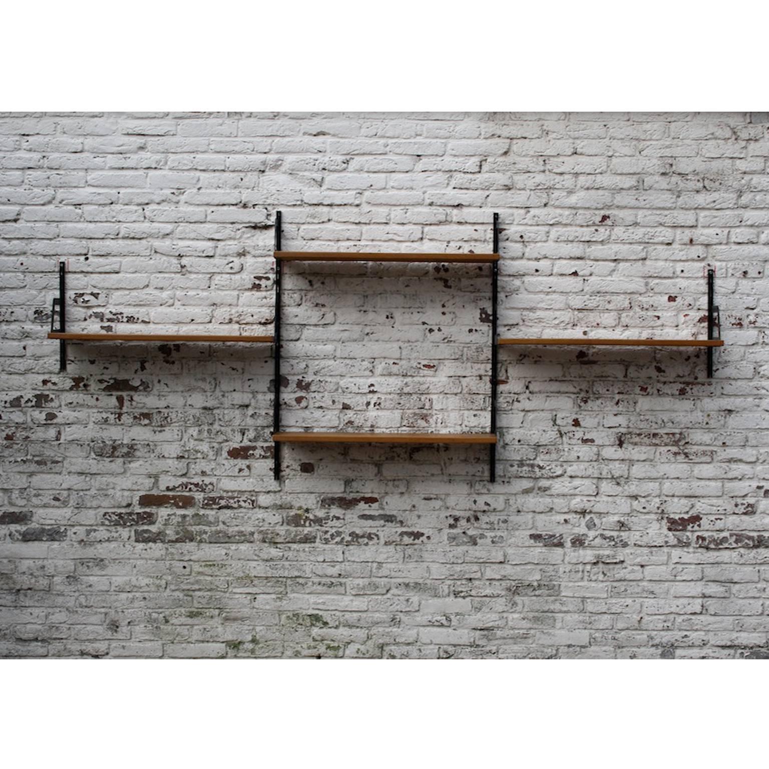 Vintage modulair German wall system in teak and metal.

Black metal risers, four shelves (20 x 80 cm) with black metal hooks 
Made in Germany.
2 x risers: 100 cm
3x riser: 40 cm
1x riser: 29 cm.