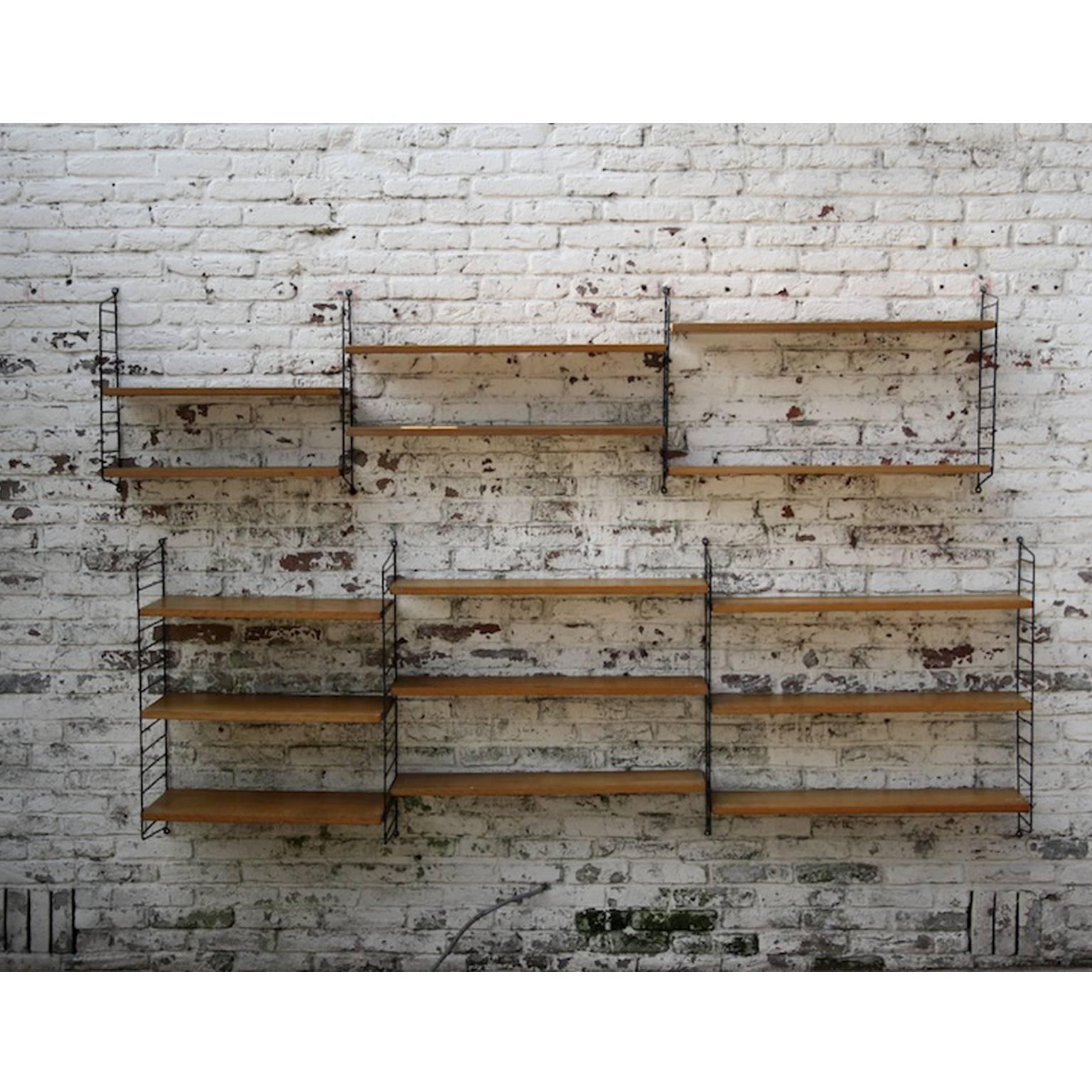 Nisse String style wall unit in pinewood and black metal, 1960

Pinewood shelves and blackmetal risers. Similar to Nisse String, but the shelves aren’t marked and the metal hooks aren’t sunk in the wood.

Measures: Risers
Four 52 x18 cm
Two 77