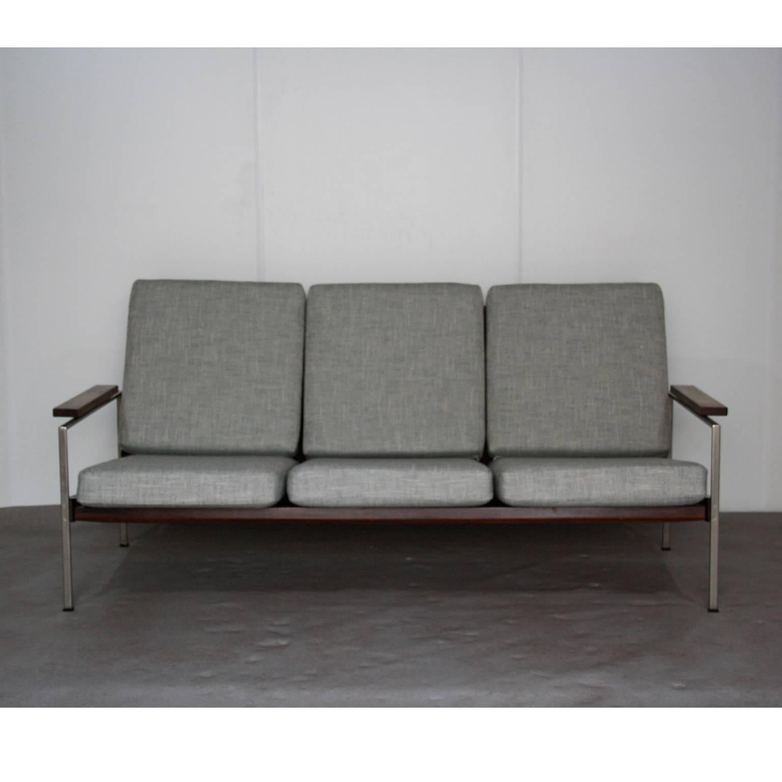 Beautiful minimalistic sofa by Rob Parry for Gelderland, Netherlands, 1960s

Wood and metal frame. The sofa has new grey-blue upholstery and is in good vintage condition.