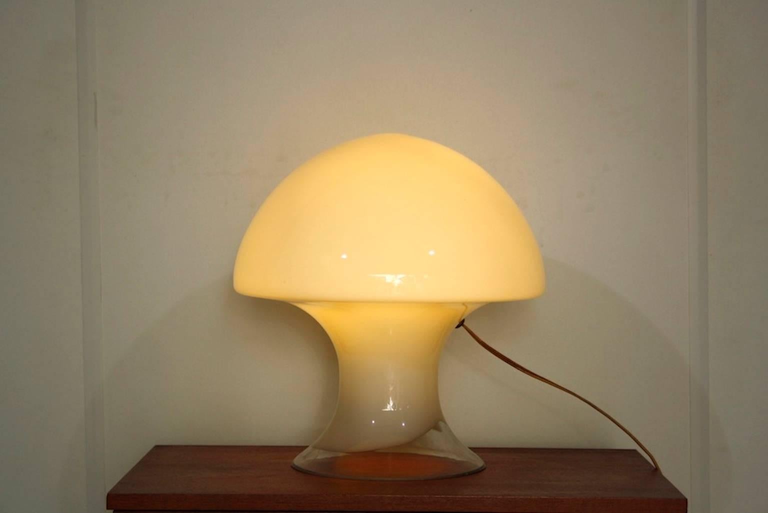 White and transparent Murano glass table lamp by Gino Vistosi
With original wiring. 

All our lights are checked and tested. Because of the lower voltage standard in the USA (110v vs 220v), European lighting can be safely used in the USA. If a