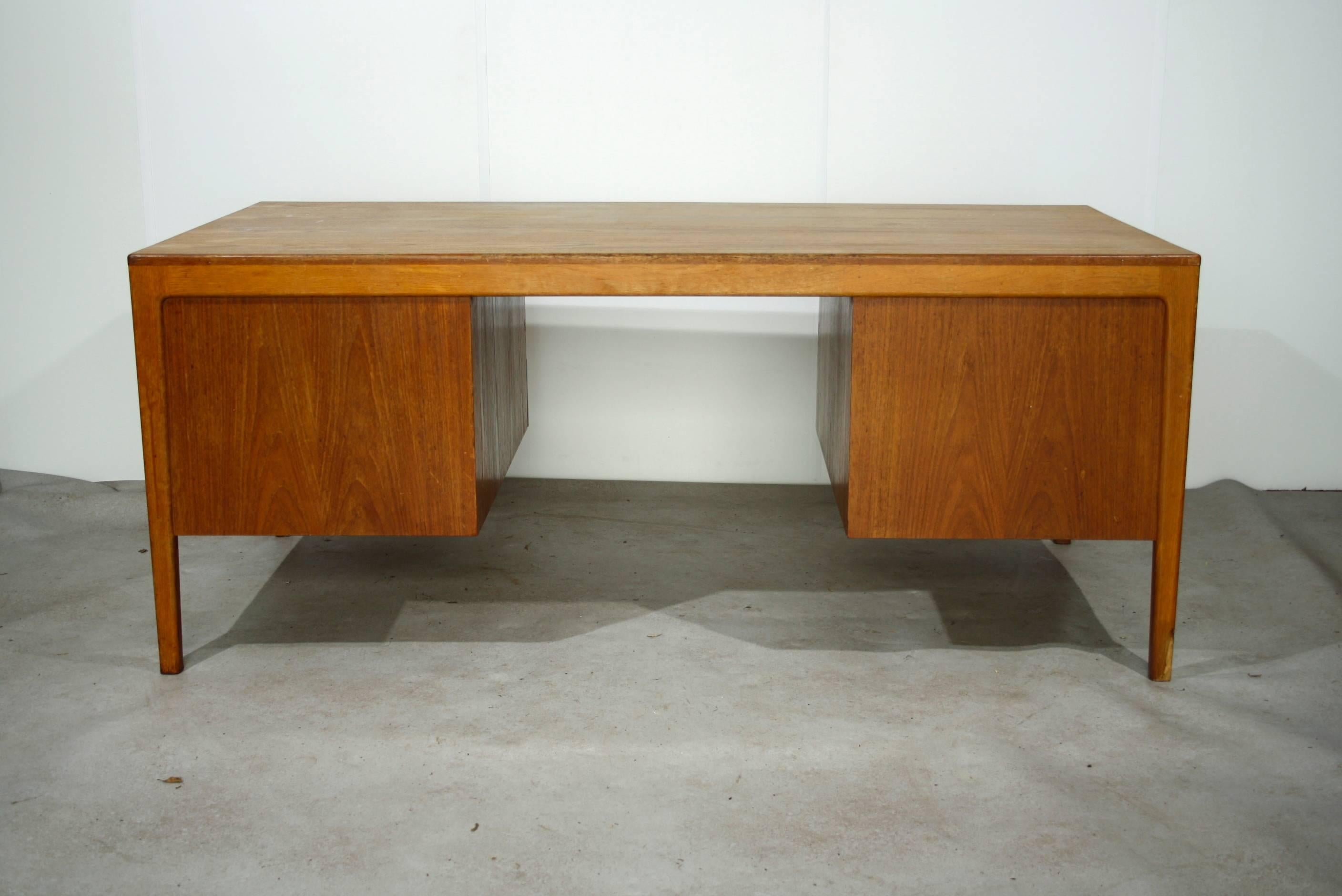 Large Teak Midcentury Design Desk, Denmark, 1960s In Good Condition For Sale In Lijnden, Noord-Holland