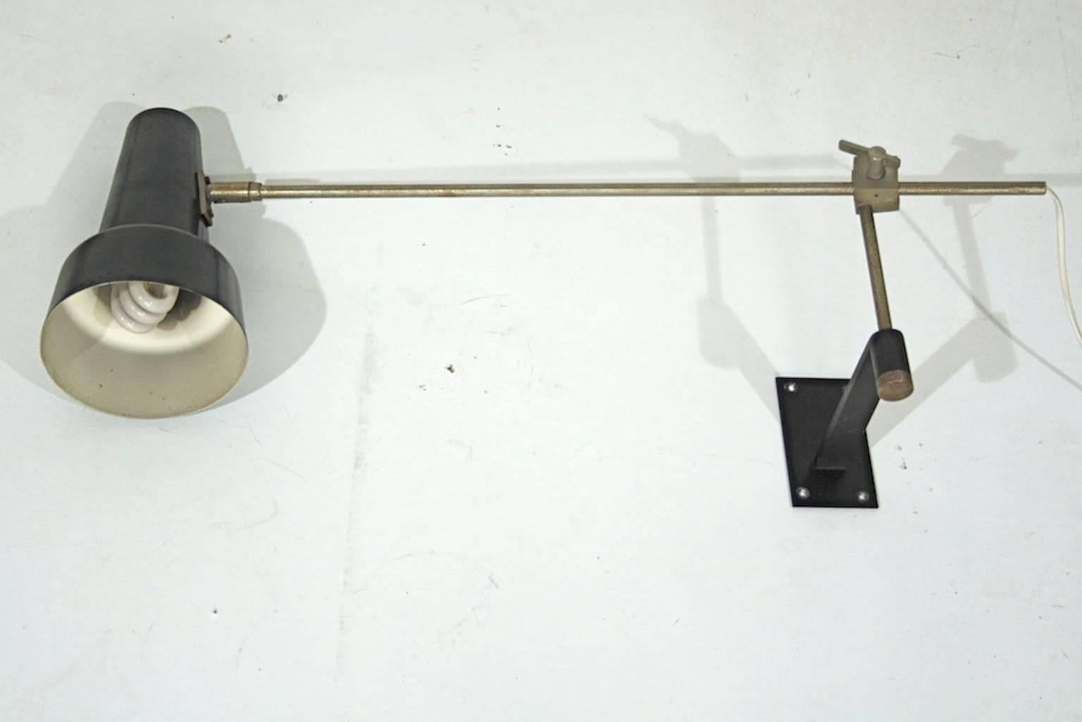 Large black metal wall light, some rust to the metal arm.

Measures: Length 80 cm
Height 40 cm, (lampshade: 25 cm)
Diameter 14 cm.
