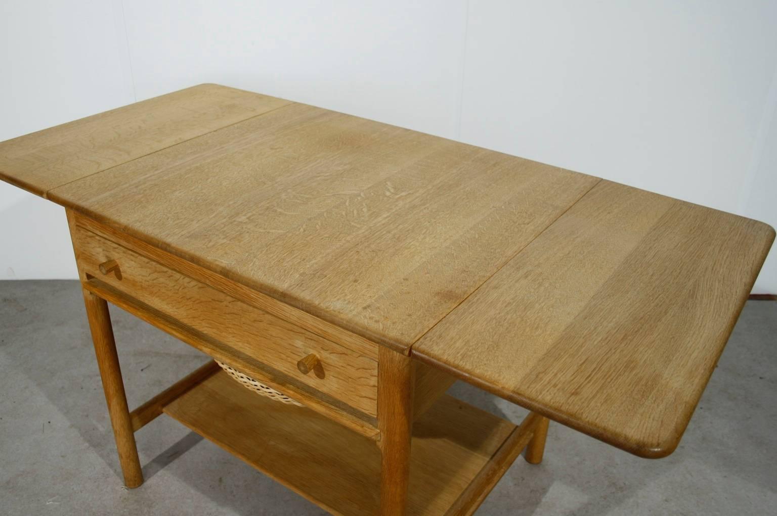 Hans J. Wenger for PP Mobler Oak Sewing Table Model AT-33 / PP-33, Denmark 1950s In Excellent Condition For Sale In Lijnden, Noord-Holland