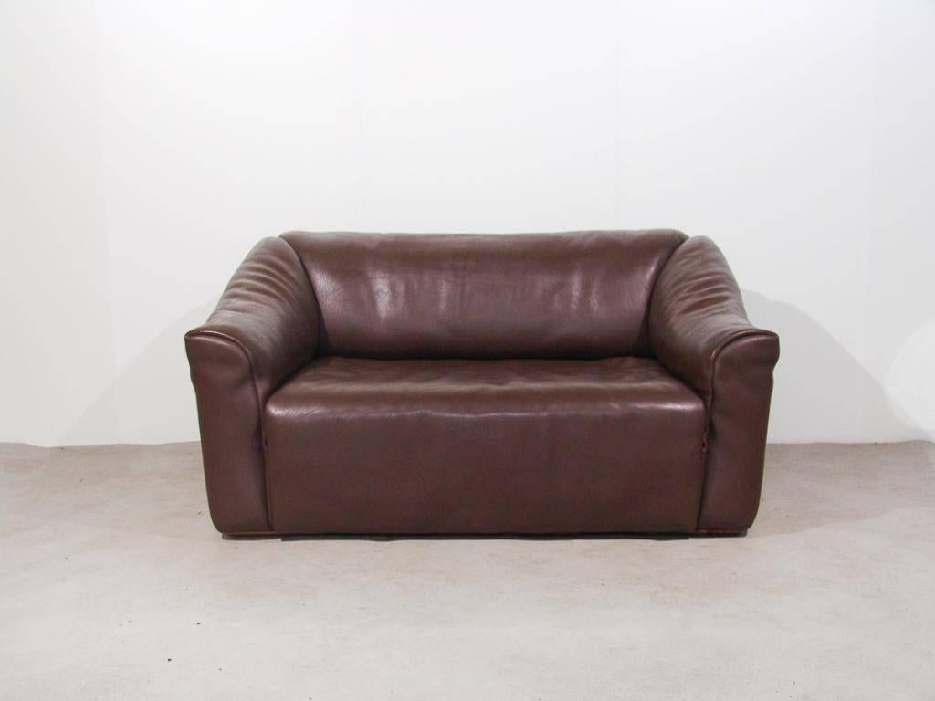 Mid-Century Modern De Sede DS47 Two-Seat Sofa in Dark Brown Buffalo Leather, Switzerland, 1970s For Sale