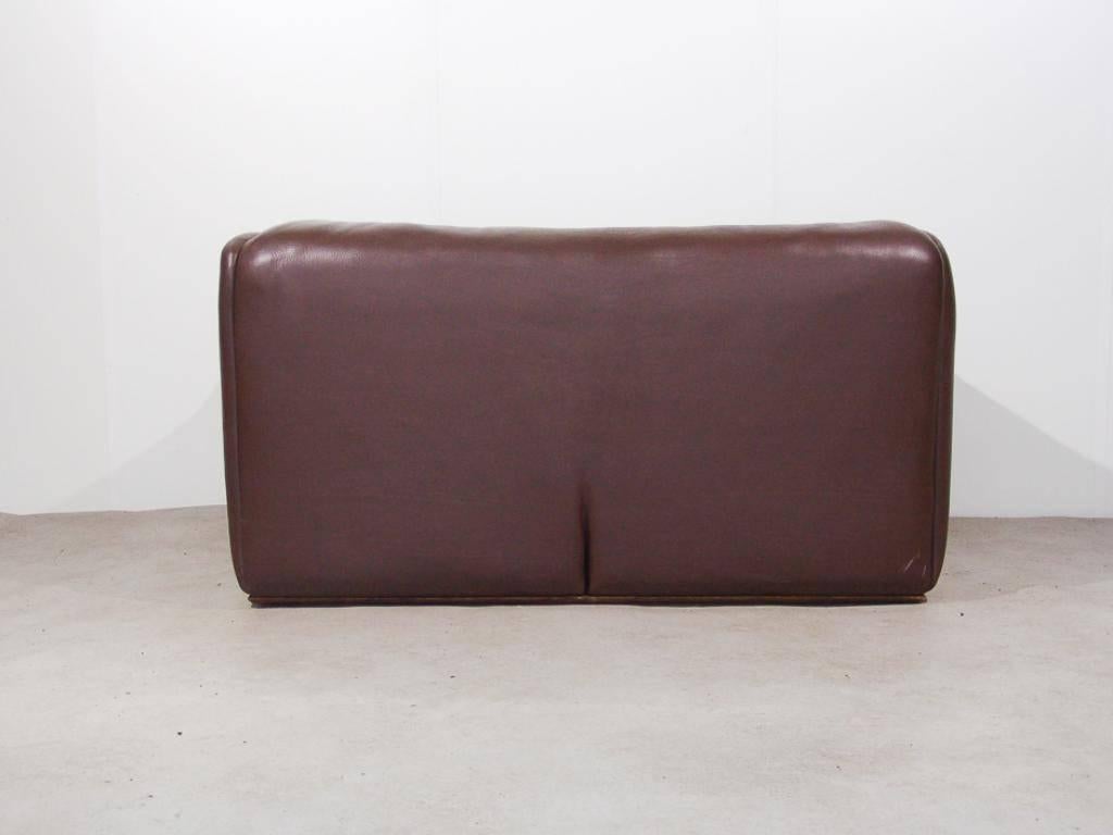 De Sede DS47 Two-Seat Sofa in Dark Brown Buffalo Leather, Switzerland, 1970s In Excellent Condition For Sale In Lijnden, Noord-Holland
