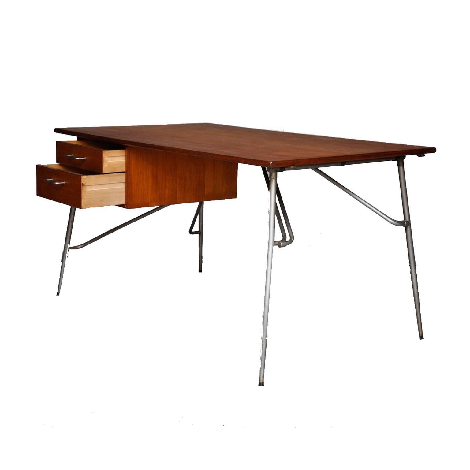 Vintage desk by Børge Mogensen in very good condition. It has a teak top and metal legs.

Unfortunately the drop leaf is missing. The iron 