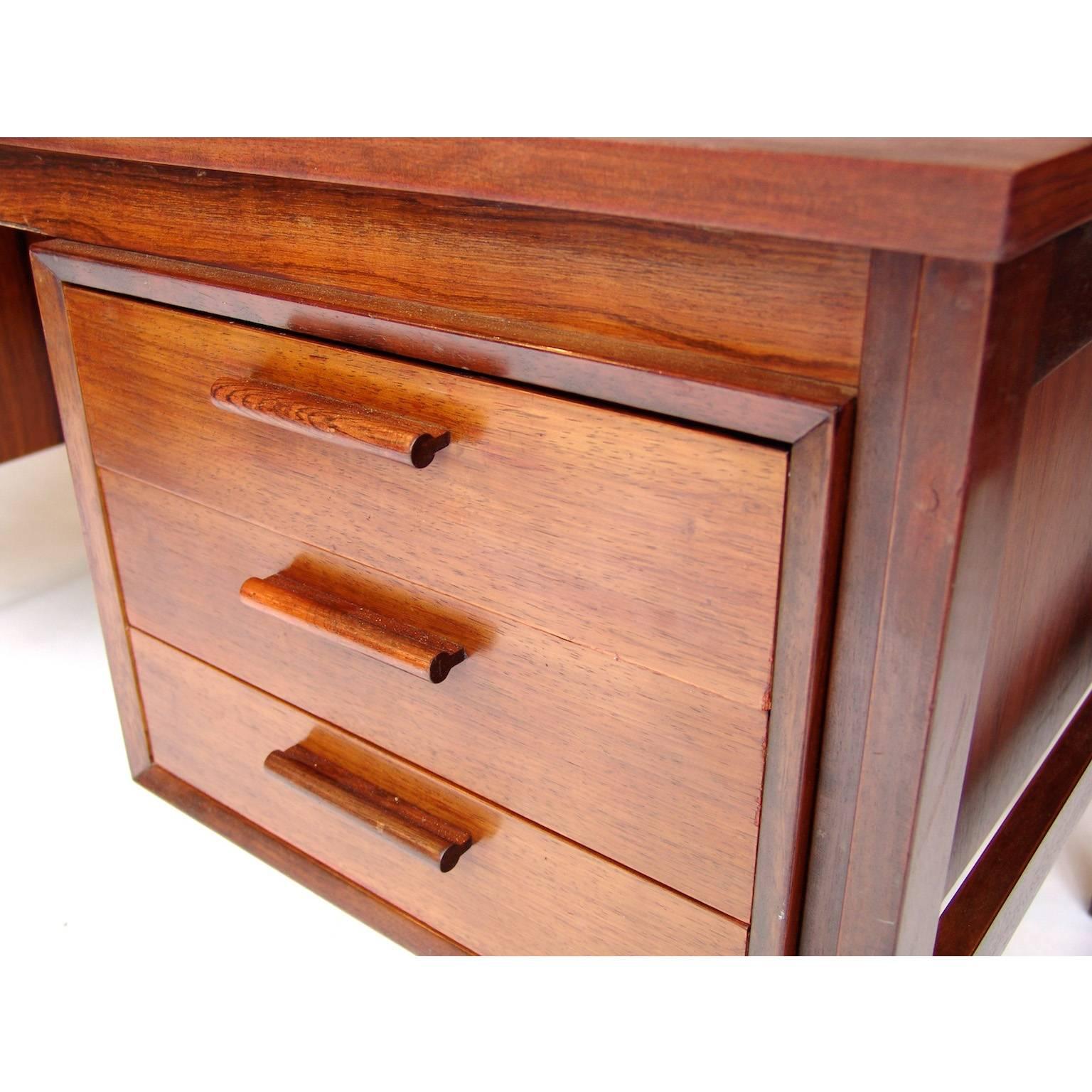 Mid-Century Danish Rosewood Desk For Sale 2