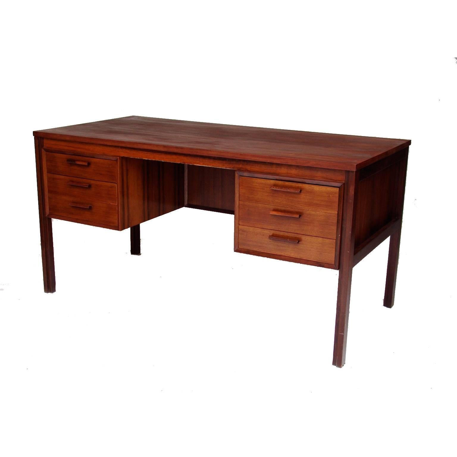 Scandinavian Modern Mid-Century Danish Rosewood Desk For Sale