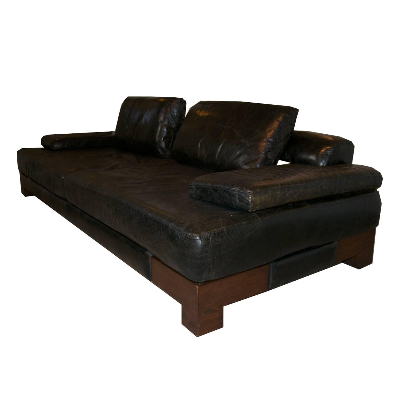 Mid-Century Modern Italian 1970s Leather Design Sofa For Sale