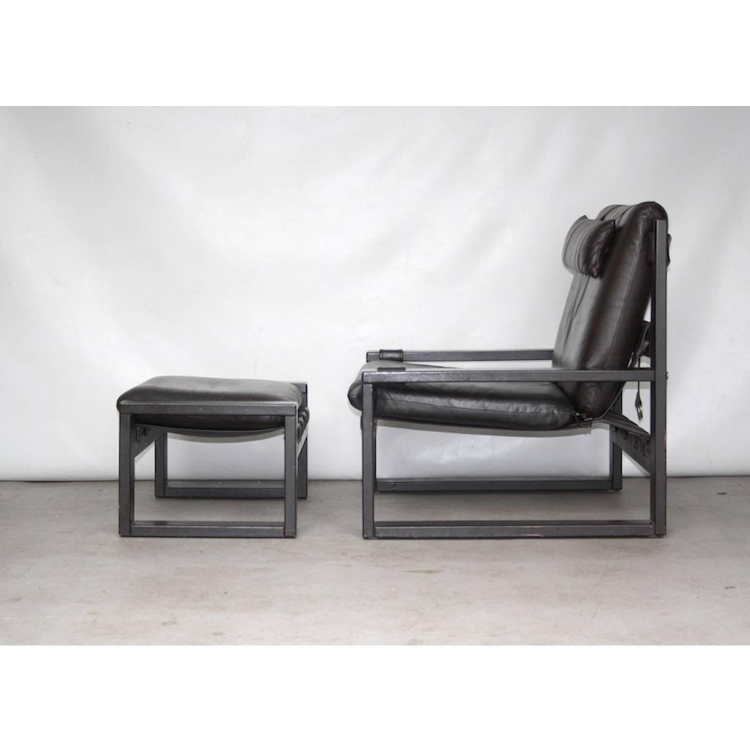 Brutalist Lounge Chair and Ottoman by Sonja Wasseur, Dutch Design 1970s In Good Condition For Sale In Lijnden, Noord-Holland