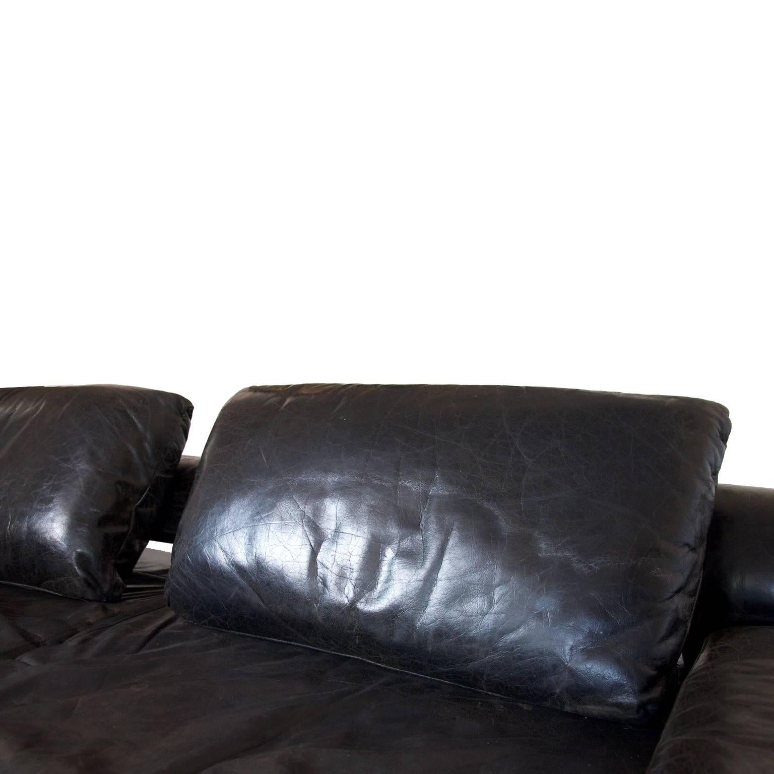 Italian 1970s Leather Design Sofa For Sale 3