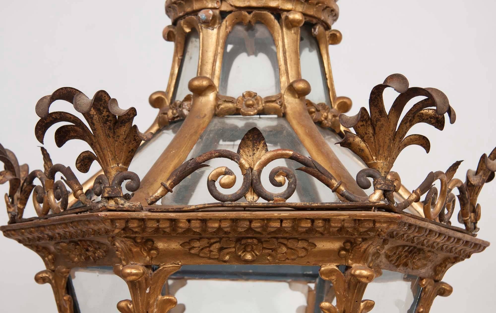 XVIIIe siècle et antérieur Lanterne italienne en bois doré de la fin du XVIIIe siècle en vente