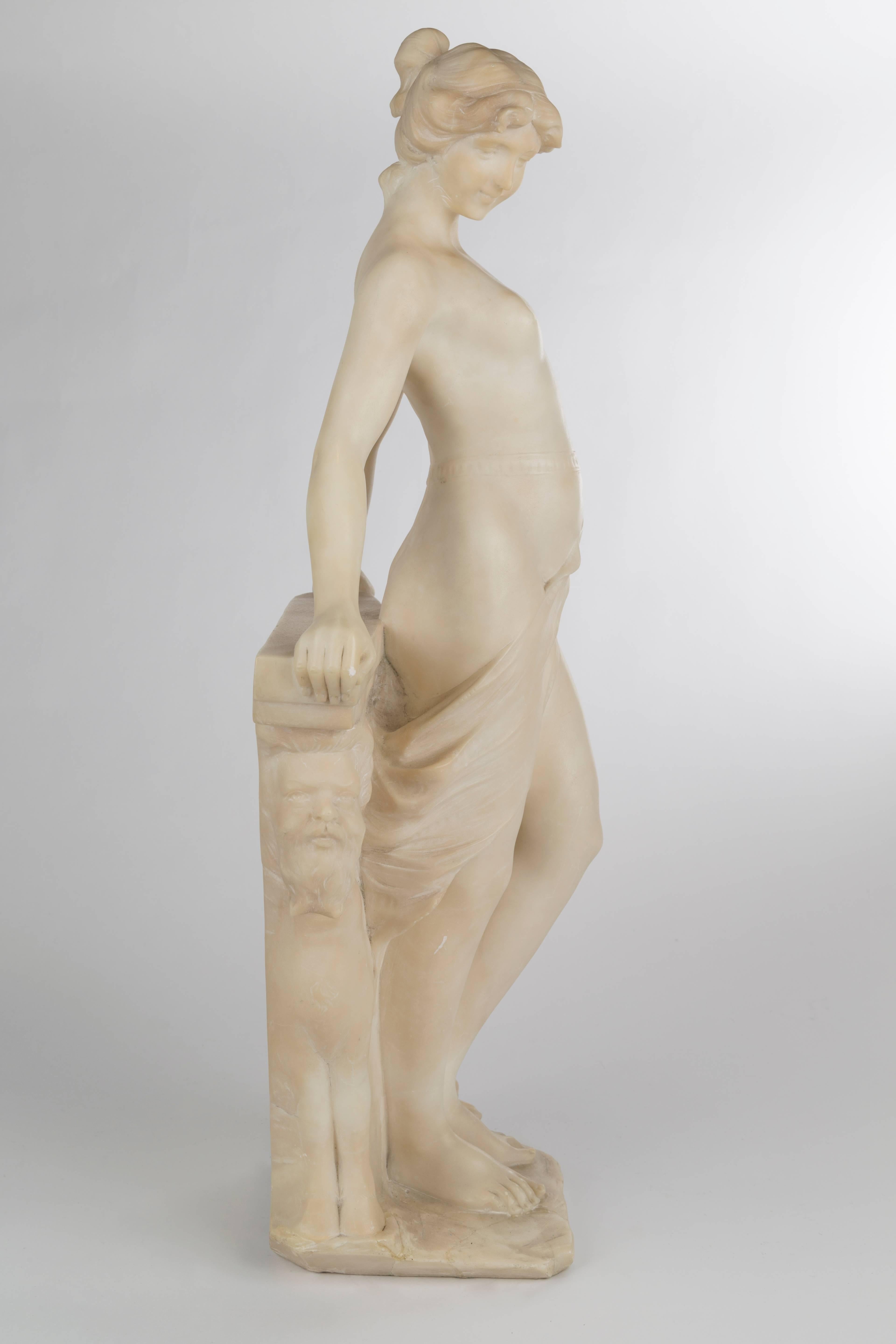 Figure sculptée d'une femme se reposant le long d'une table console figurative,
19ème siècle.