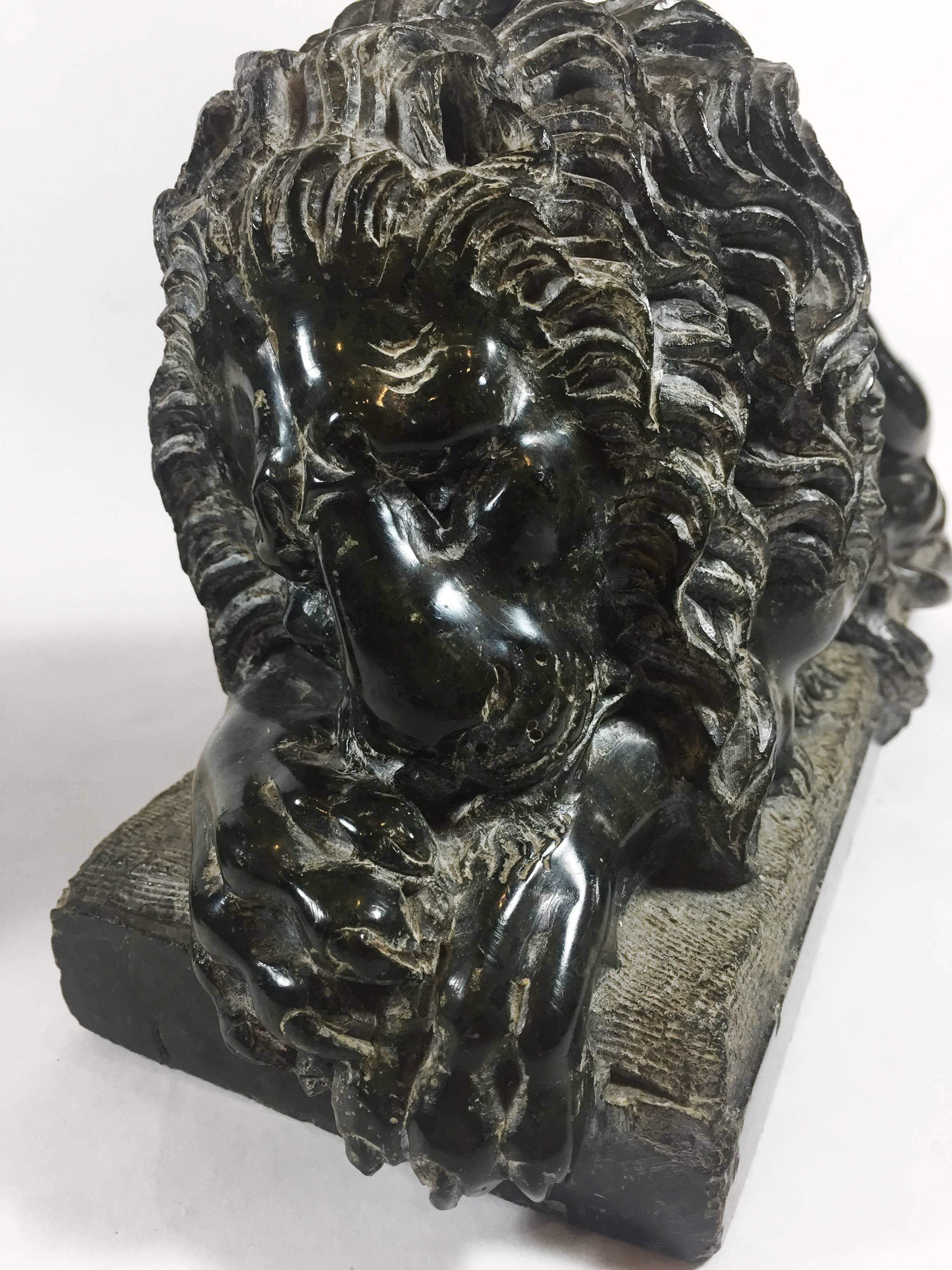 Pair of Italian Grand Tour Marble Recumbent Lions In Good Condition In New York, NY