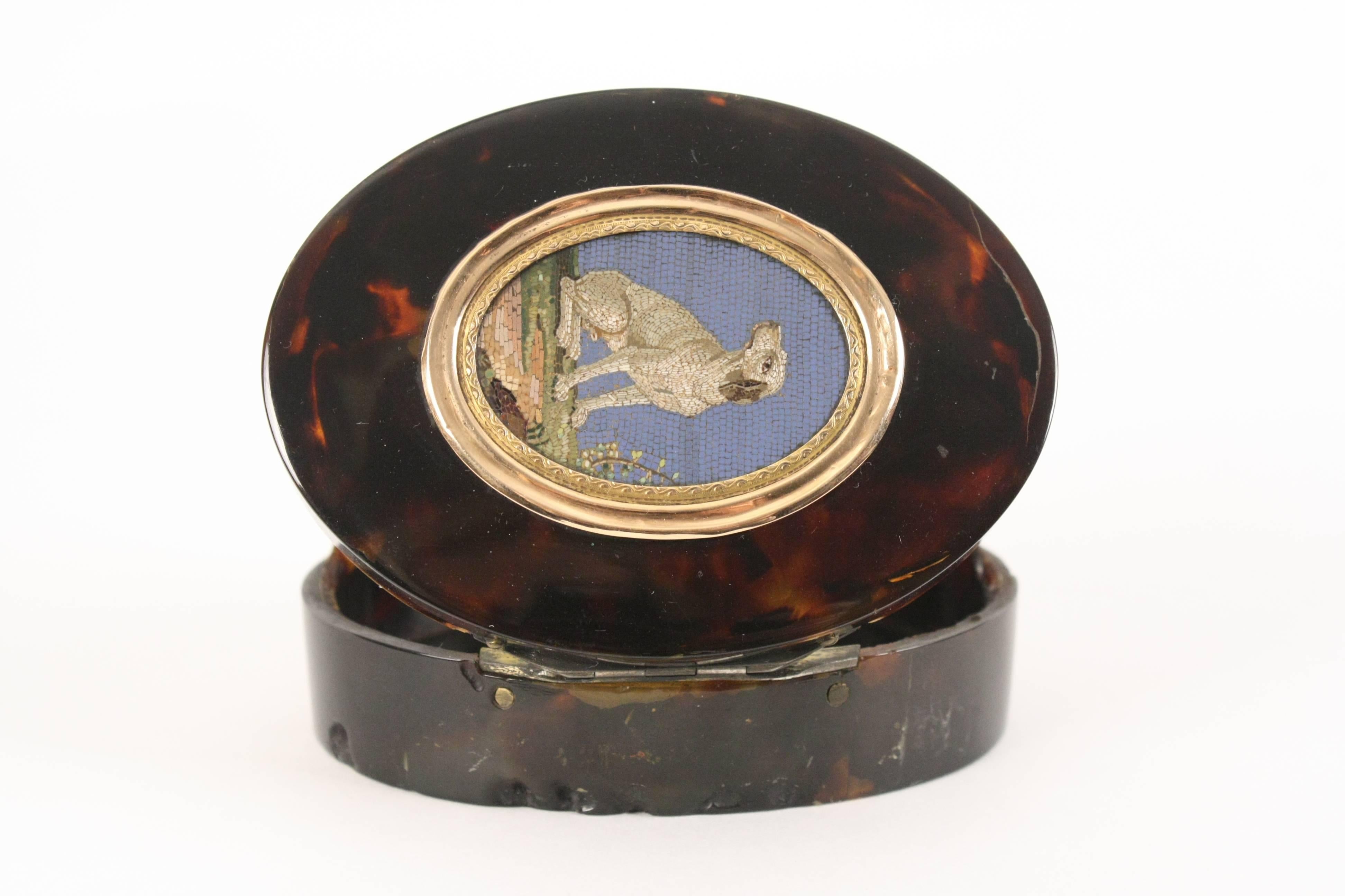 Italian Gold-Mounted Micromosaic Snuff Box In Fair Condition For Sale In New York, NY