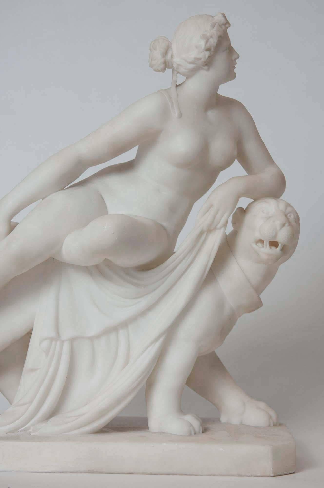 italien Sculpture en marbre d'Ariane assise sur une panthère en vente