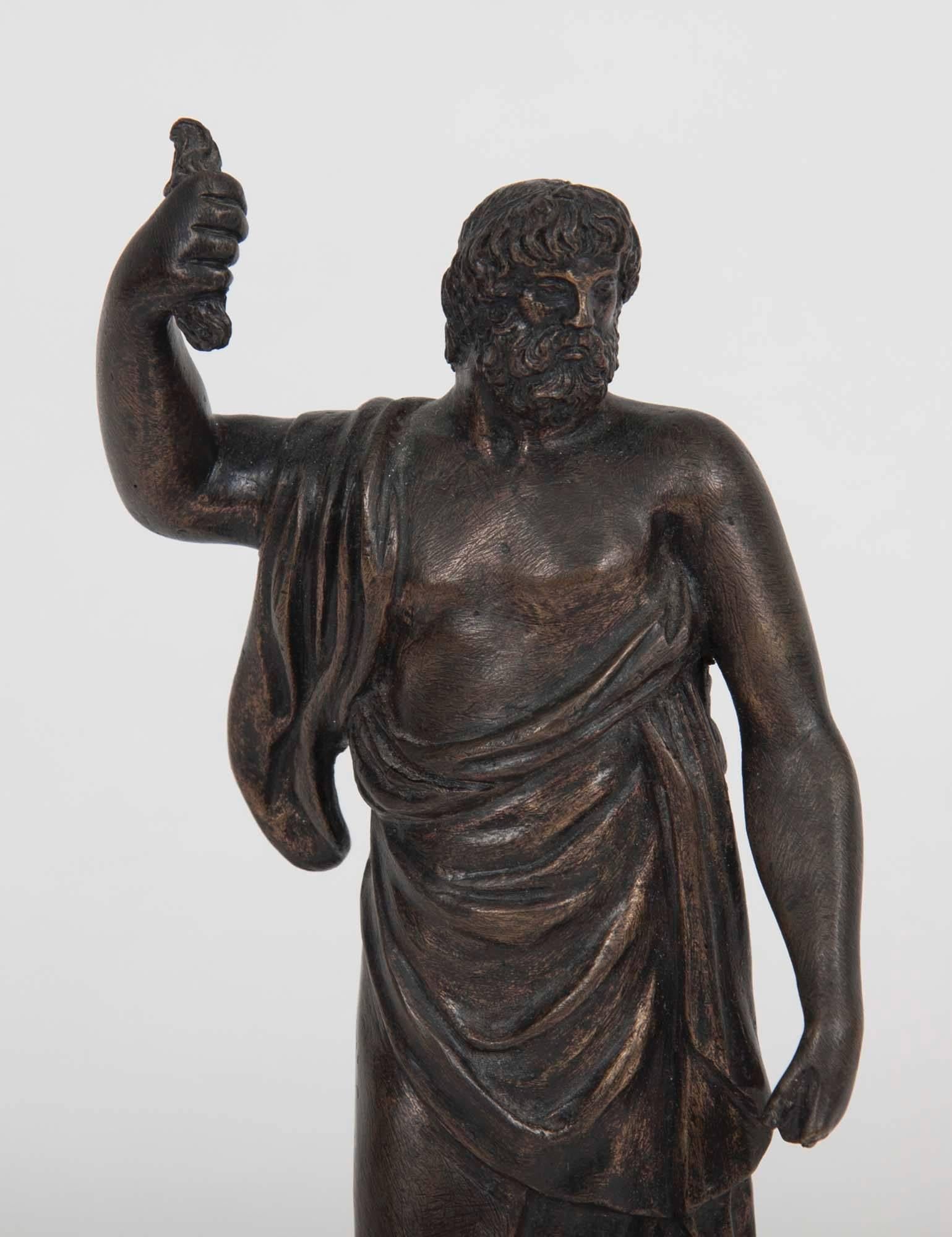Figurale Bronzeskulptur des Zeus aus dem 18. Jahrhundert  (Patiniert) im Angebot