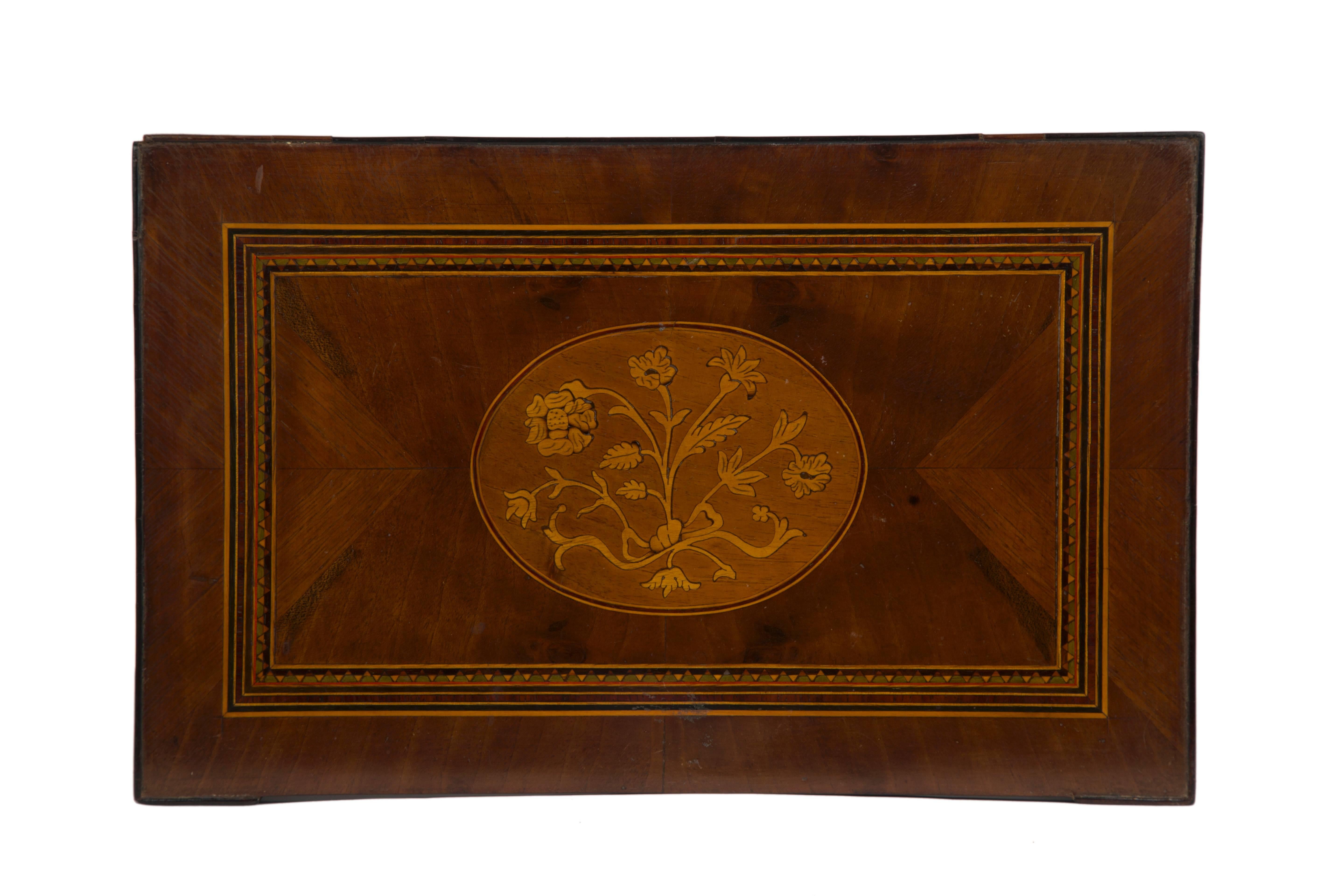 Italian Pair of Louis XVI Style Marquetry Night Tables For Sale