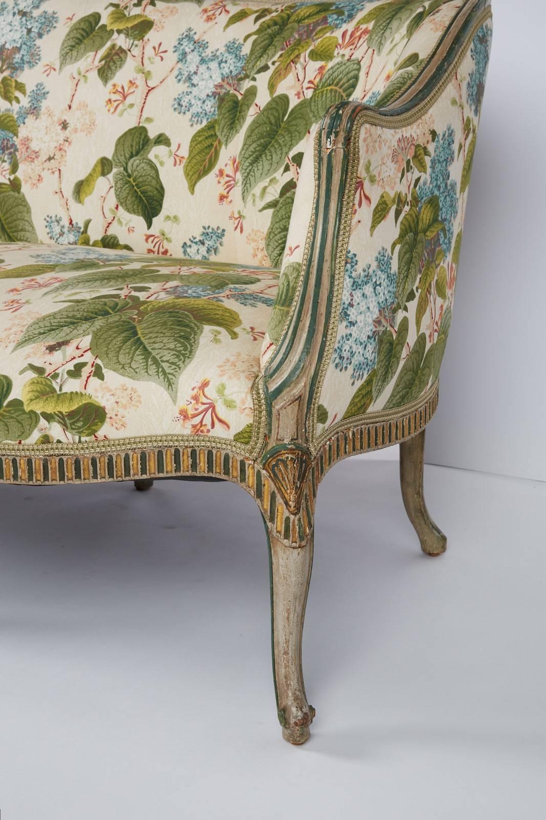 A beautiful George III grey and green painted settee with gilt detailing. This piece is currently upholstered in muslin, not the fabric shown in the photos,
circa early 18th century.