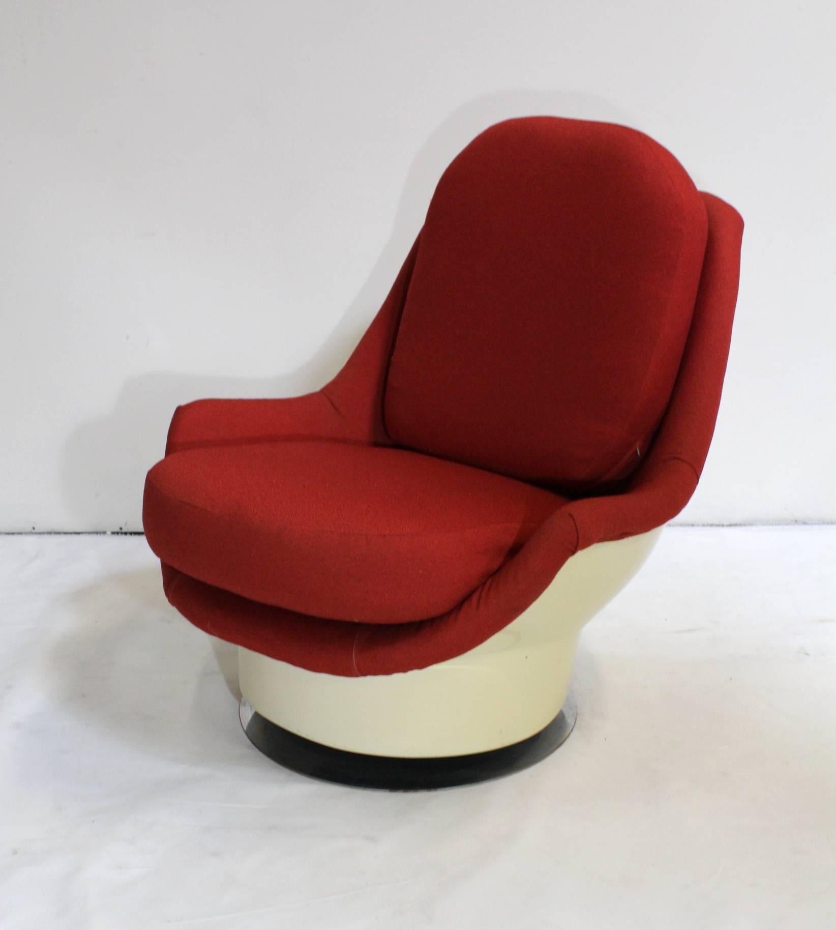 Mid-Century Modern Milo Baughman Swivel Lounge Chair For Sale