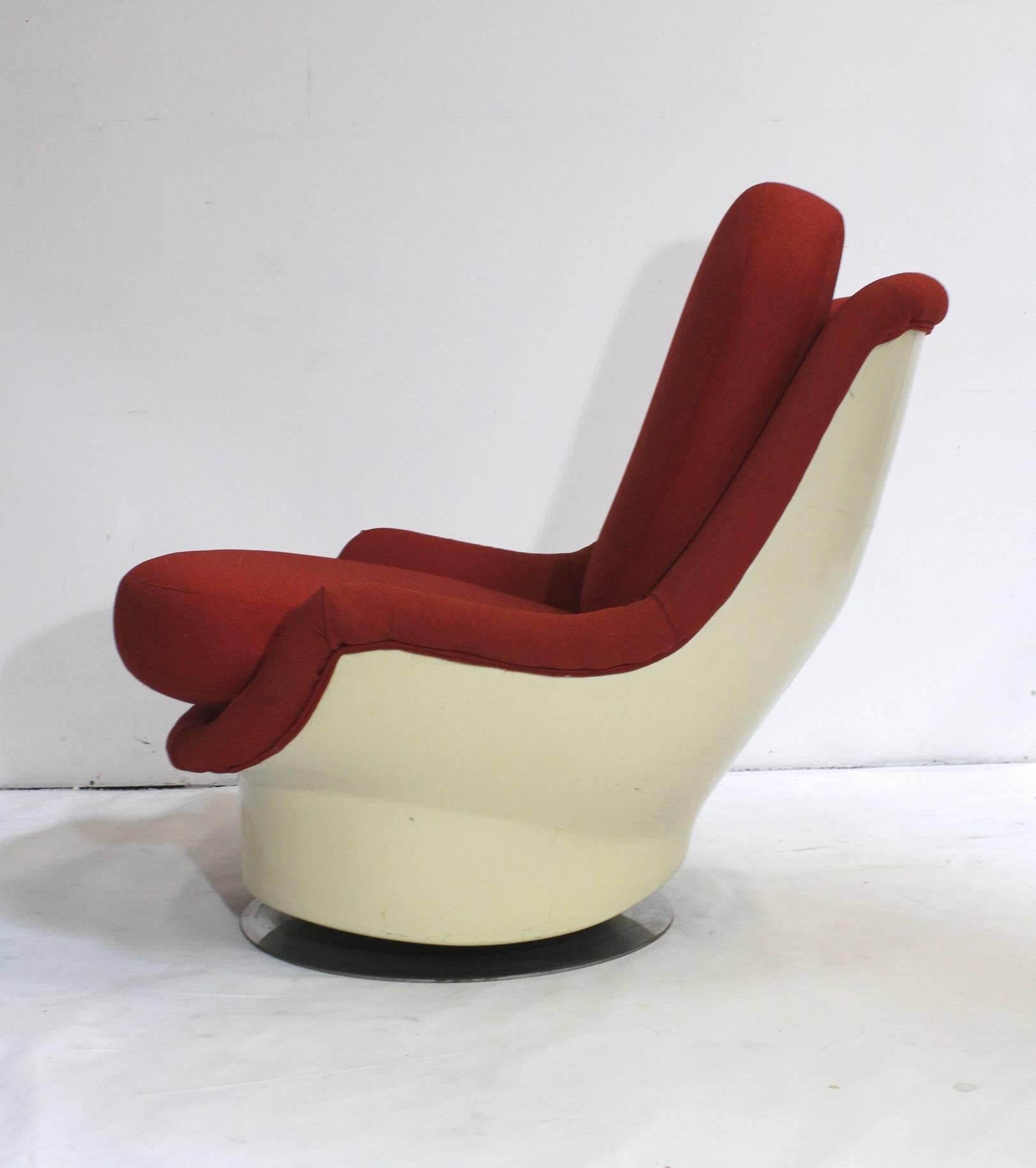 American Milo Baughman Swivel Lounge Chair For Sale