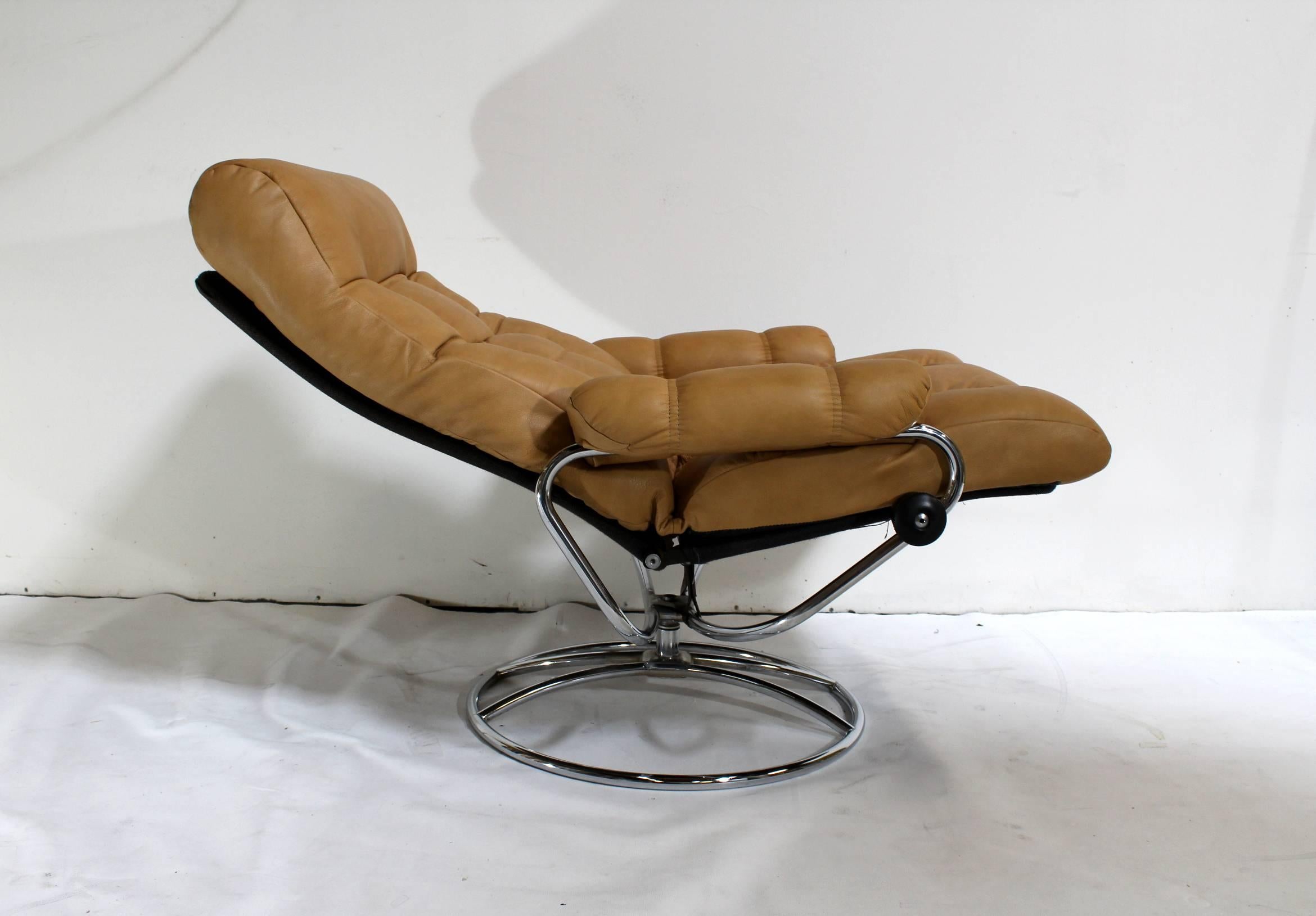 20th Century Scandinavian Mid-Century Modern Reclining Lounge Chairs and Ottomans by Ekornes