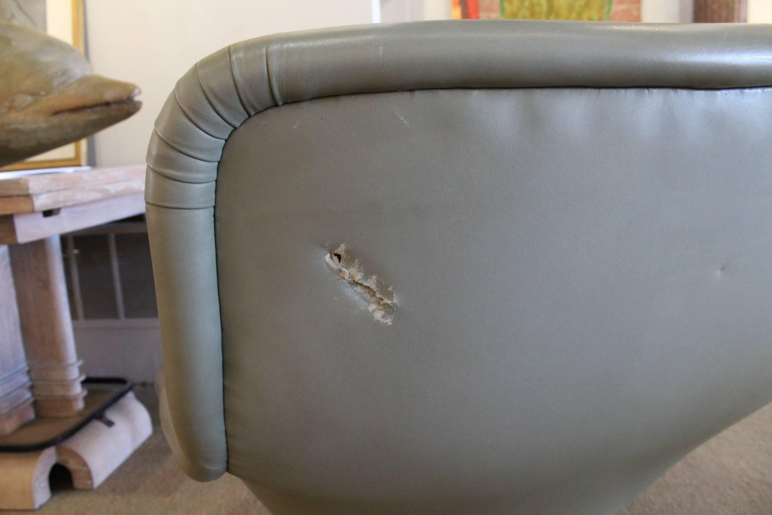 Artifort Modern Leather Swivel Lounge Chair by Geoffrey Harcourt For Sale 1