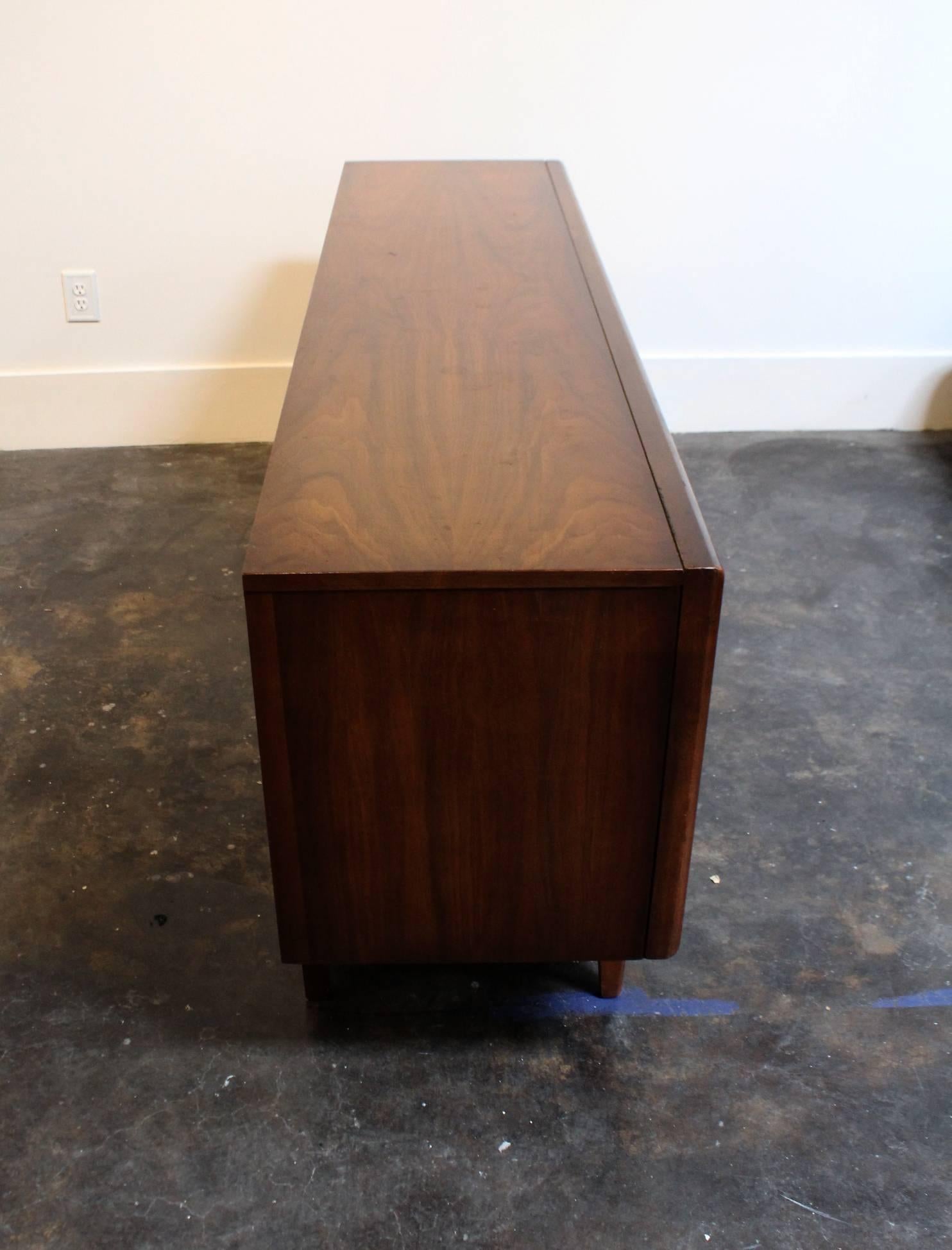 Mid-Century Modern Diamond Front Walnut Wood Dresser by United Furniture 1