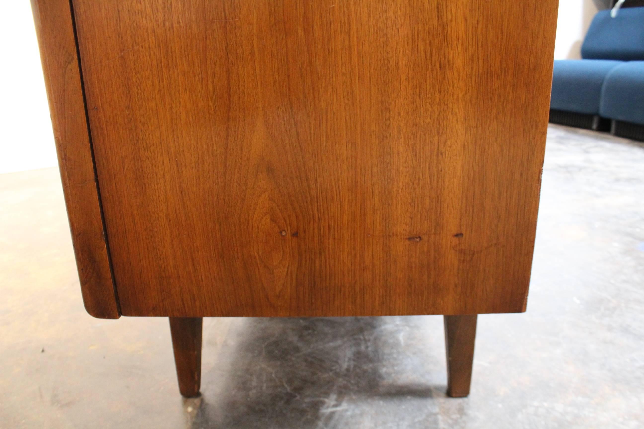 Mid-Century Modern Diamond Front Walnut Wood Dresser by United Furniture 3