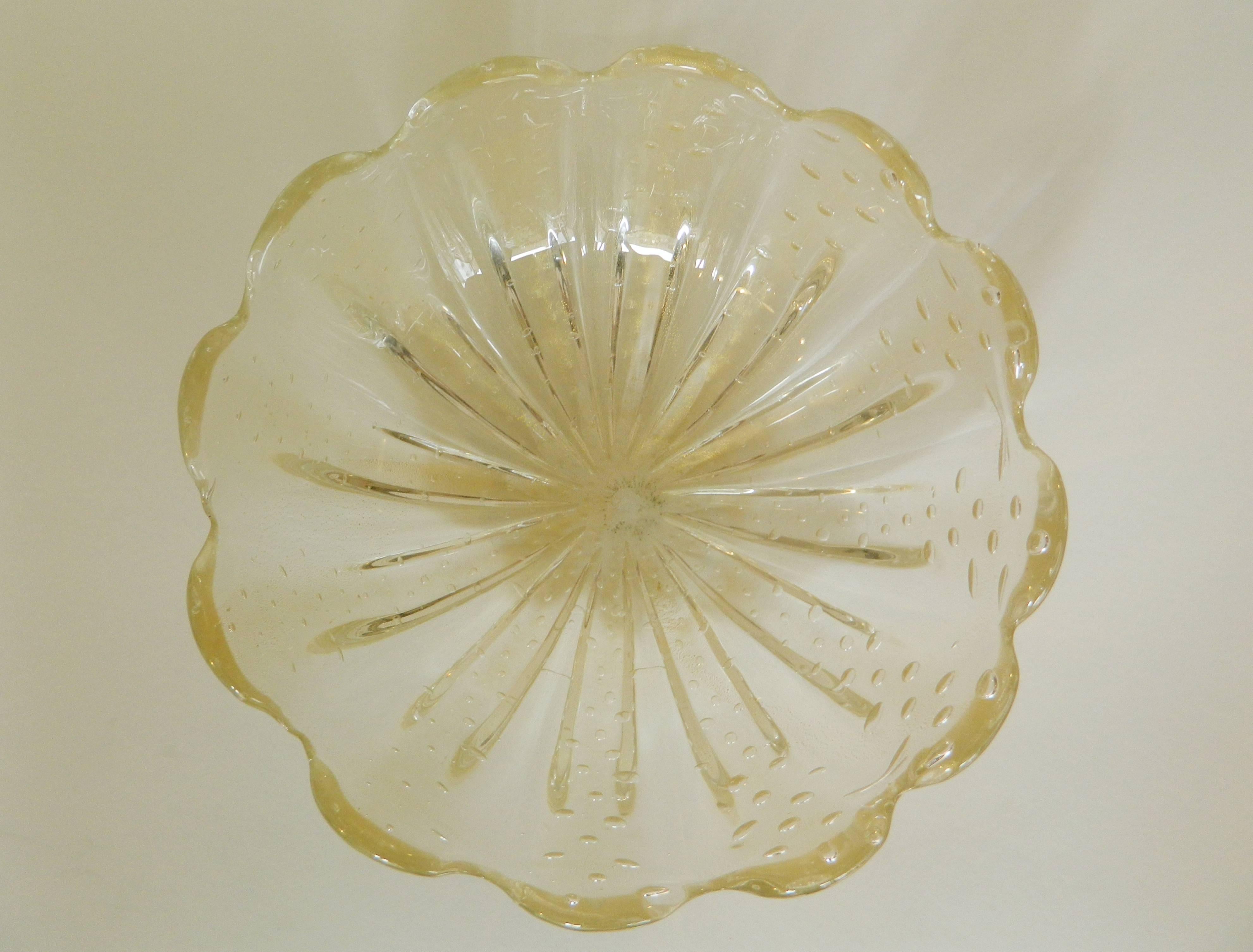 Italian Mid-20th Century Murano Glass Bowl with Gold Flakes For Sale